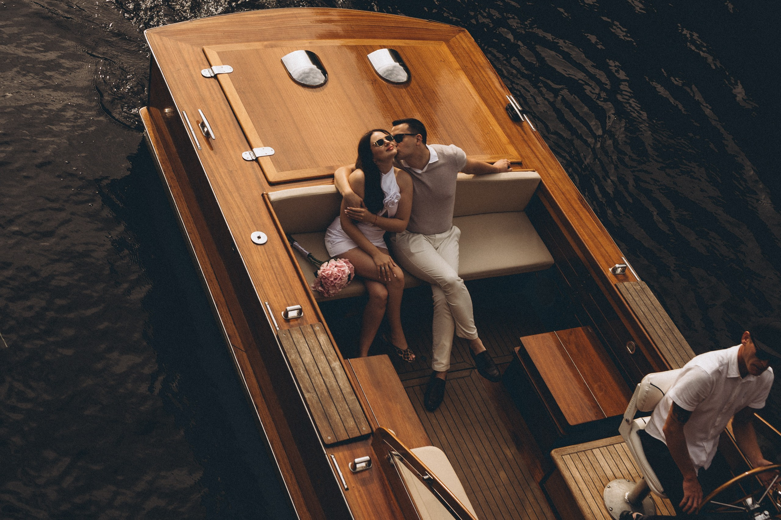 СВАДЕНБНАЯ СЬЕМКА НА КАТЕРЕ ПО КАНАЛАМ САНКТ-ПЕТЕРБУРГА И В АКВАТОРИИ НЕВЫ. Профессиональный фотограф, Санкт-Петербург — Виктория Богомолова