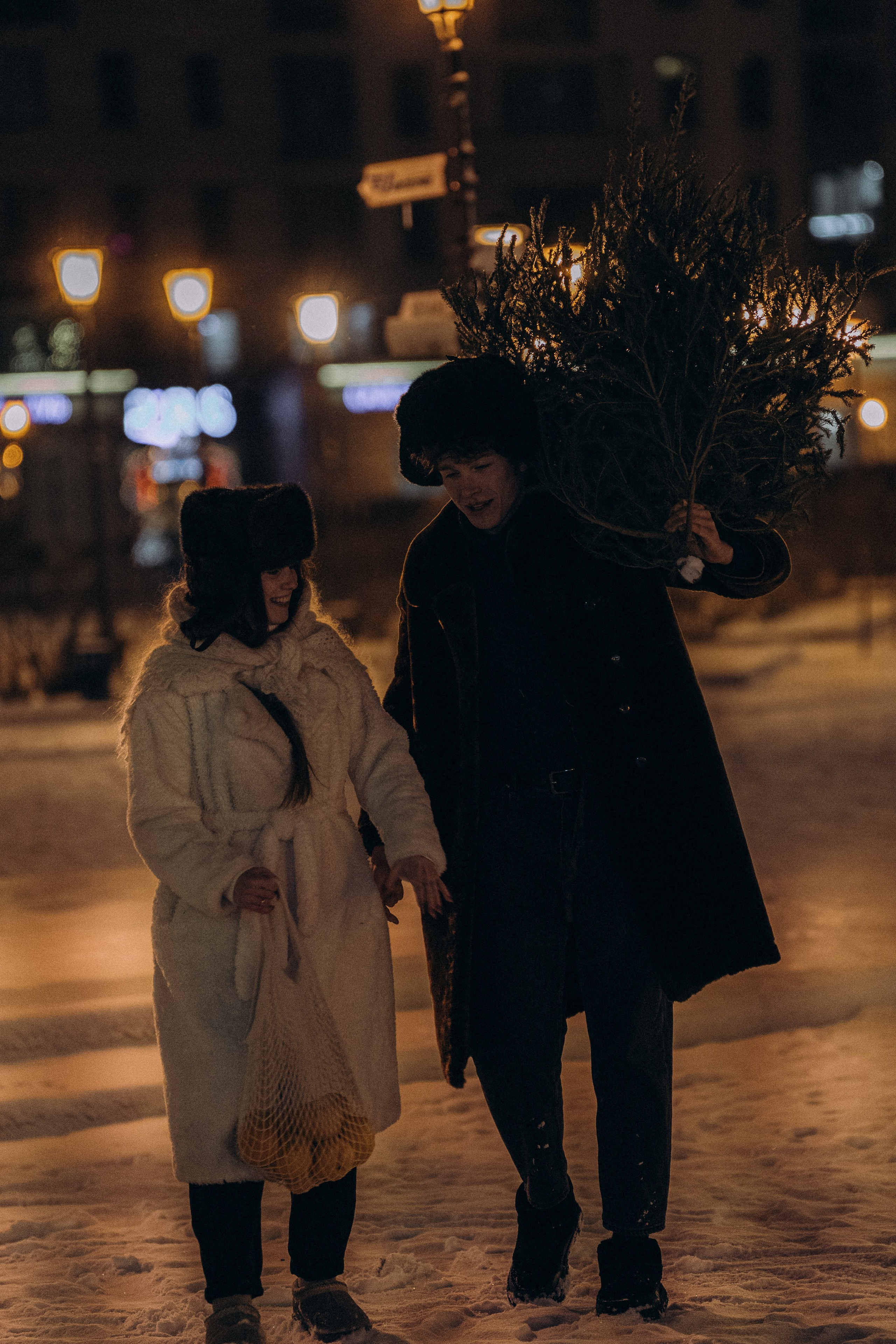 НОВОГОДНЯЯ ПРОГУЛКА ПАРЫ ПО ЧЕРНЫШЕВСКОЙ ПЕРЕД НОВЫМ ГОДОМ. Профессиональный фотограф, Санкт-Петербург — Виктория Богомолова