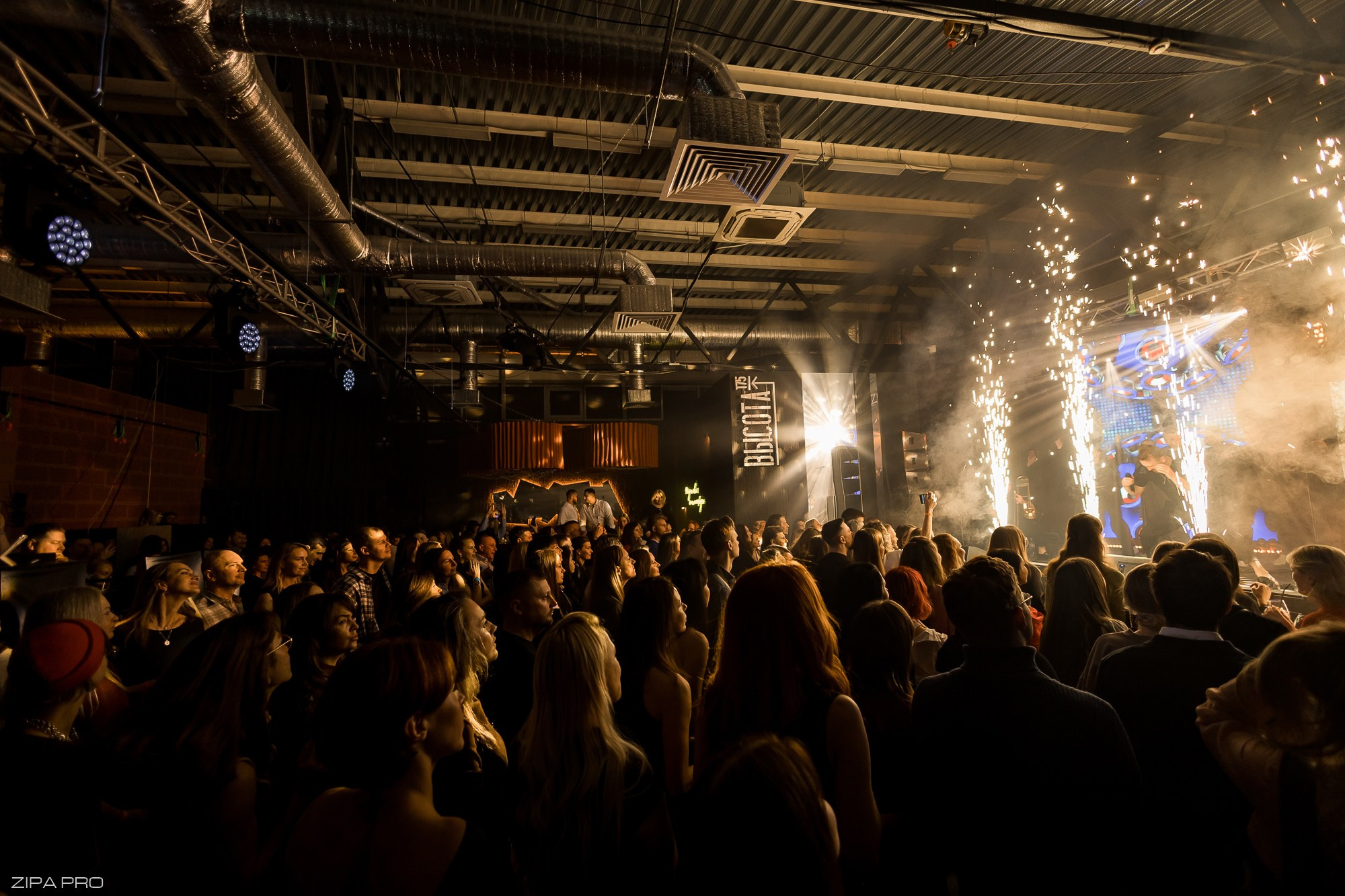 Сольный концерт кавер-группы «Балбесы». Фотограф Zipa Pro