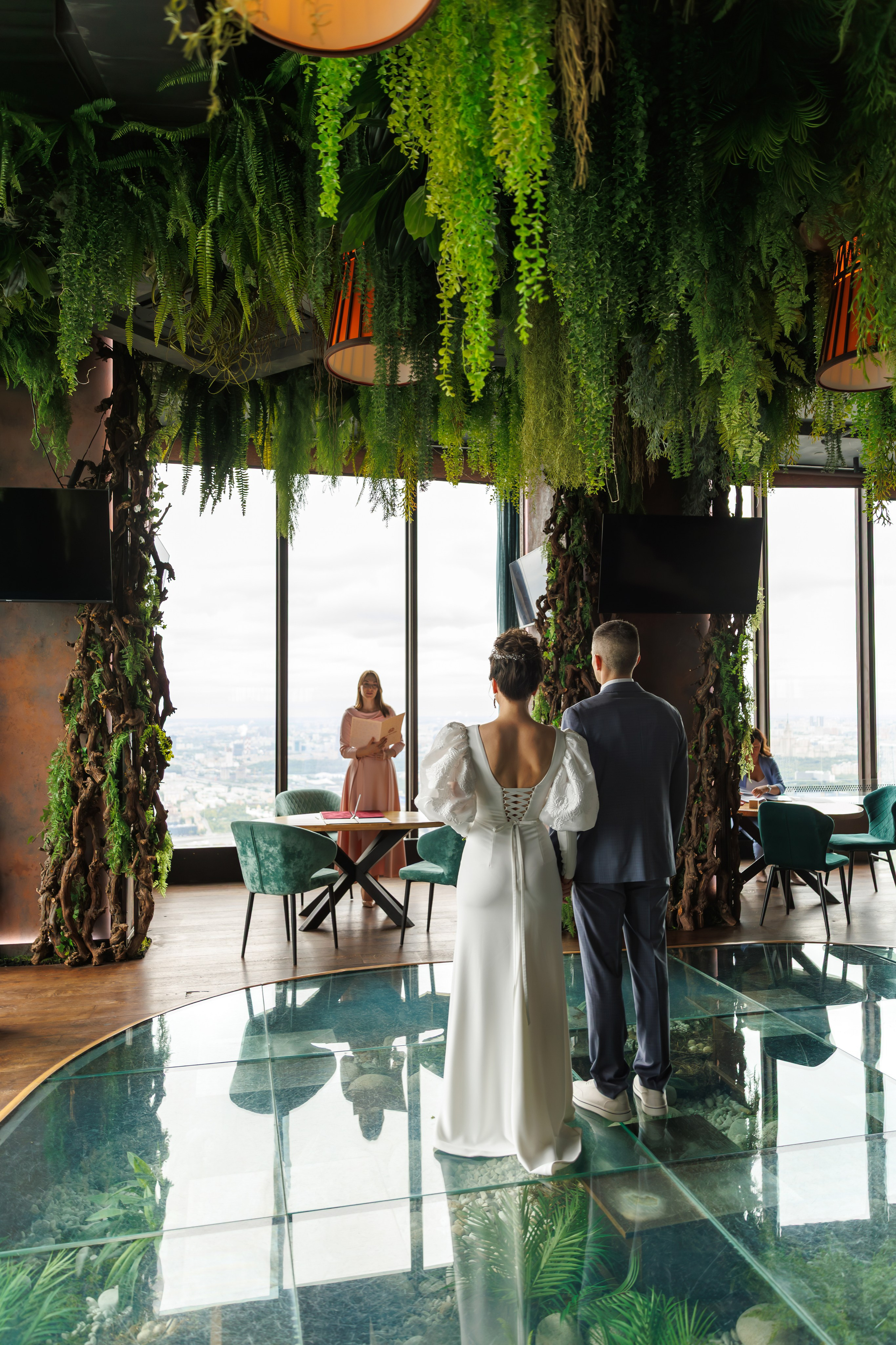 Свадебная фотосессия в библиотеке читальне им Пушкина. Свадебный фотограф Москва и МО Сергей Киржаев