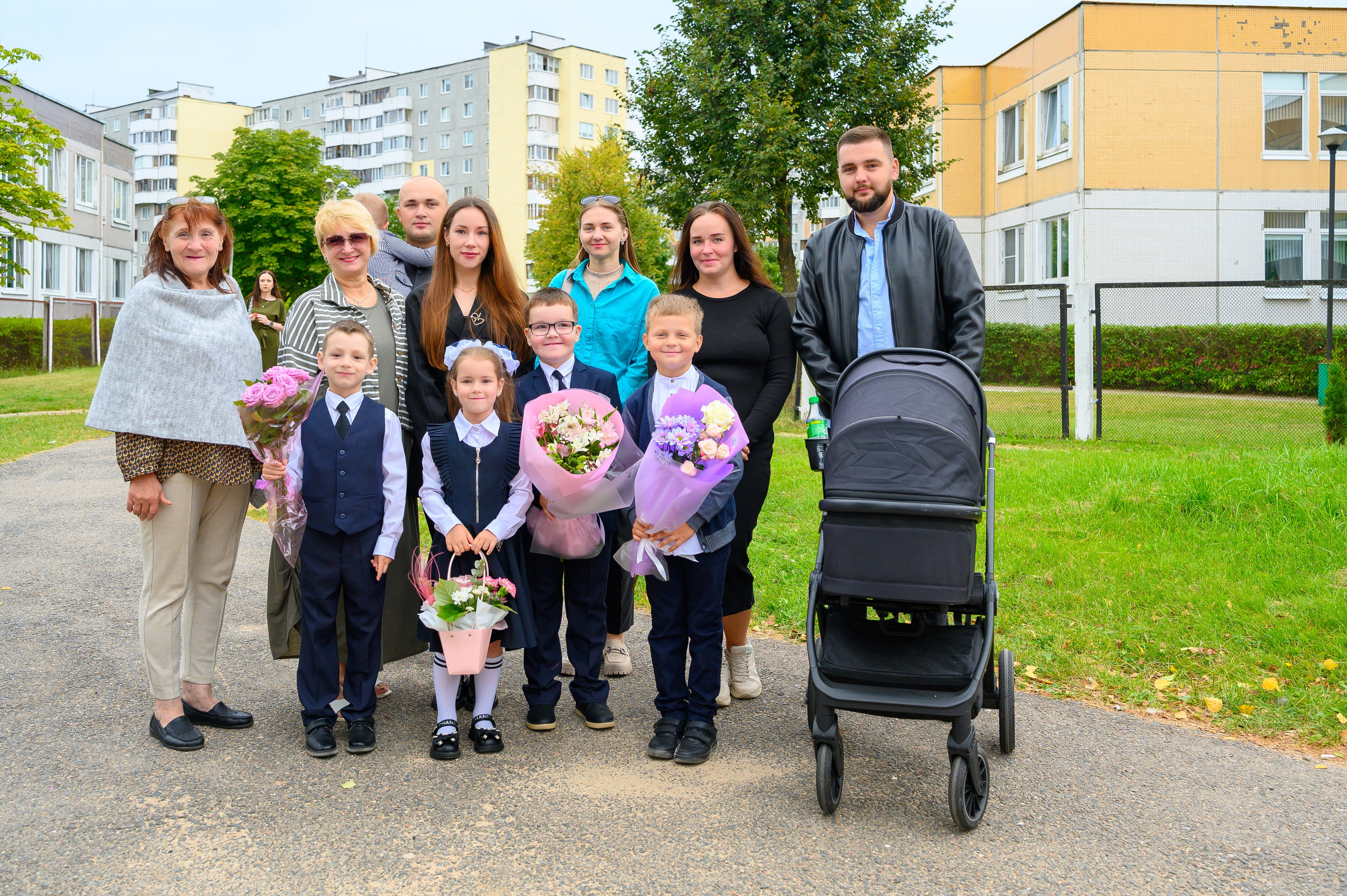 Вот звучит первый звонок, перед этим долгое приготовление к новому этапу в жизни, Яромир идет в школу. Фотоуслуги, услуги фотографа, фотографирование важных событий