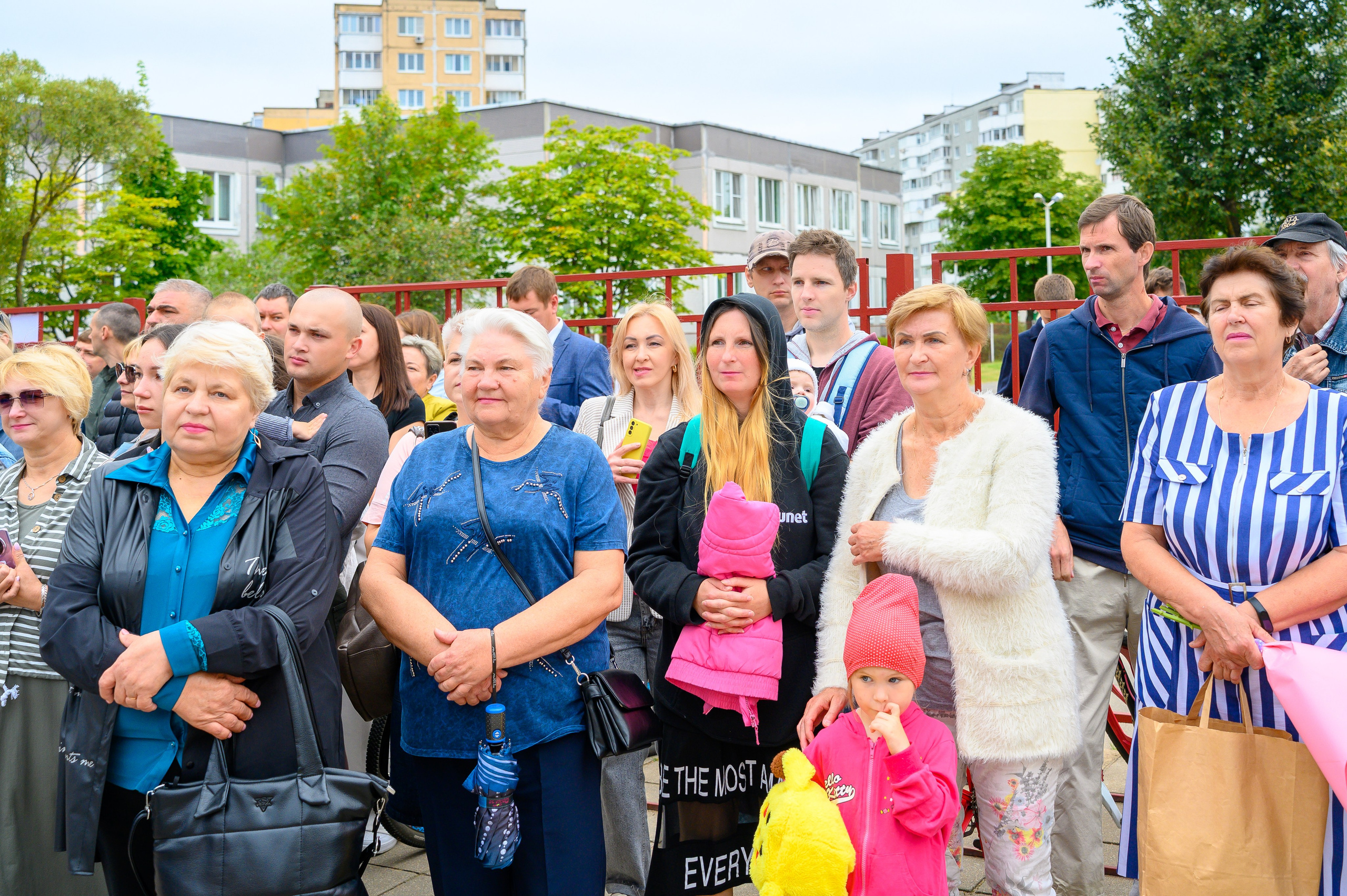 Вот звучит первый звонок, перед этим долгое приготовление к новому этапу в жизни, Яромир идет в школу. Фотоуслуги, услуги фотографа, фотографирование важных событий