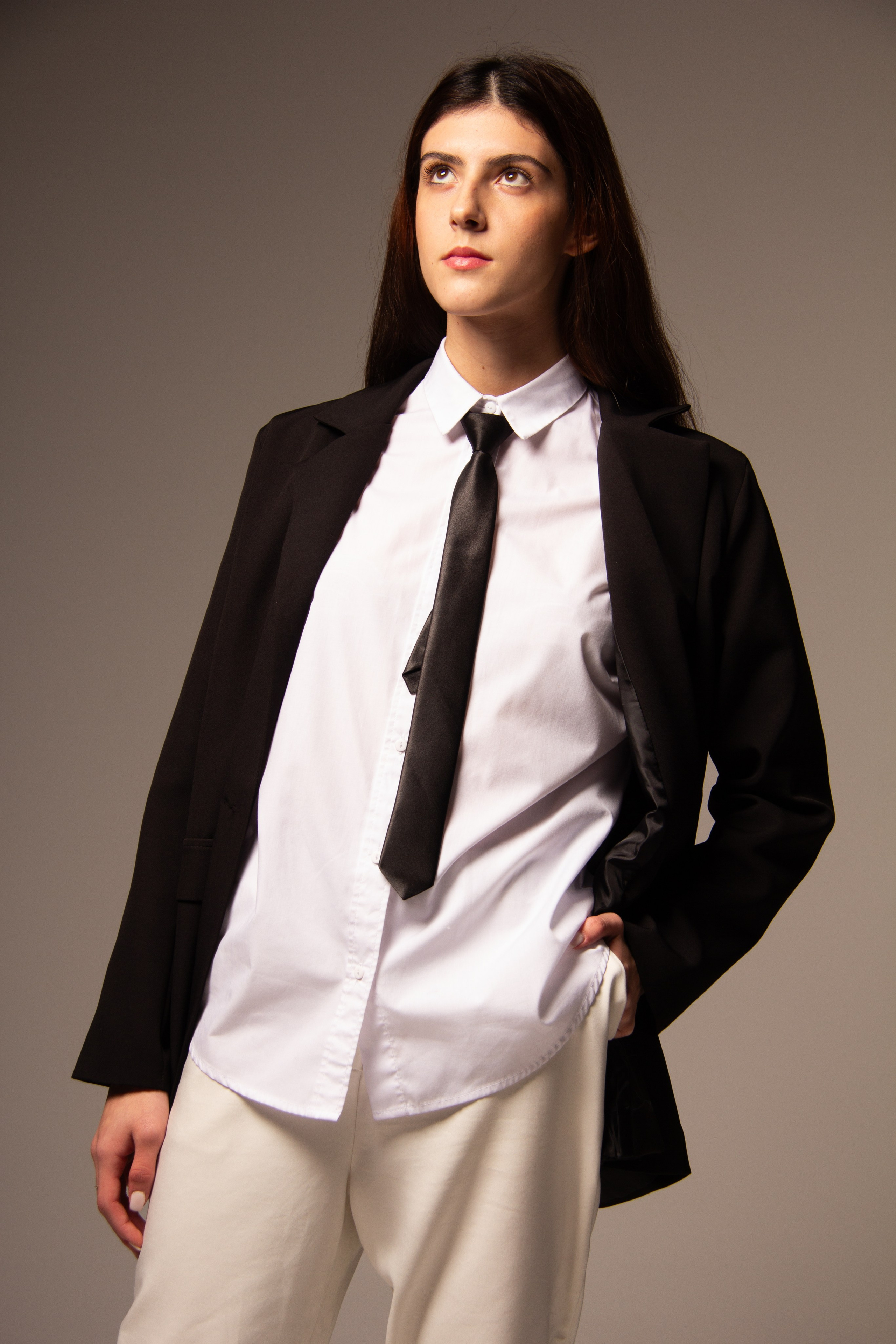 Женский портрет со светом. Главная