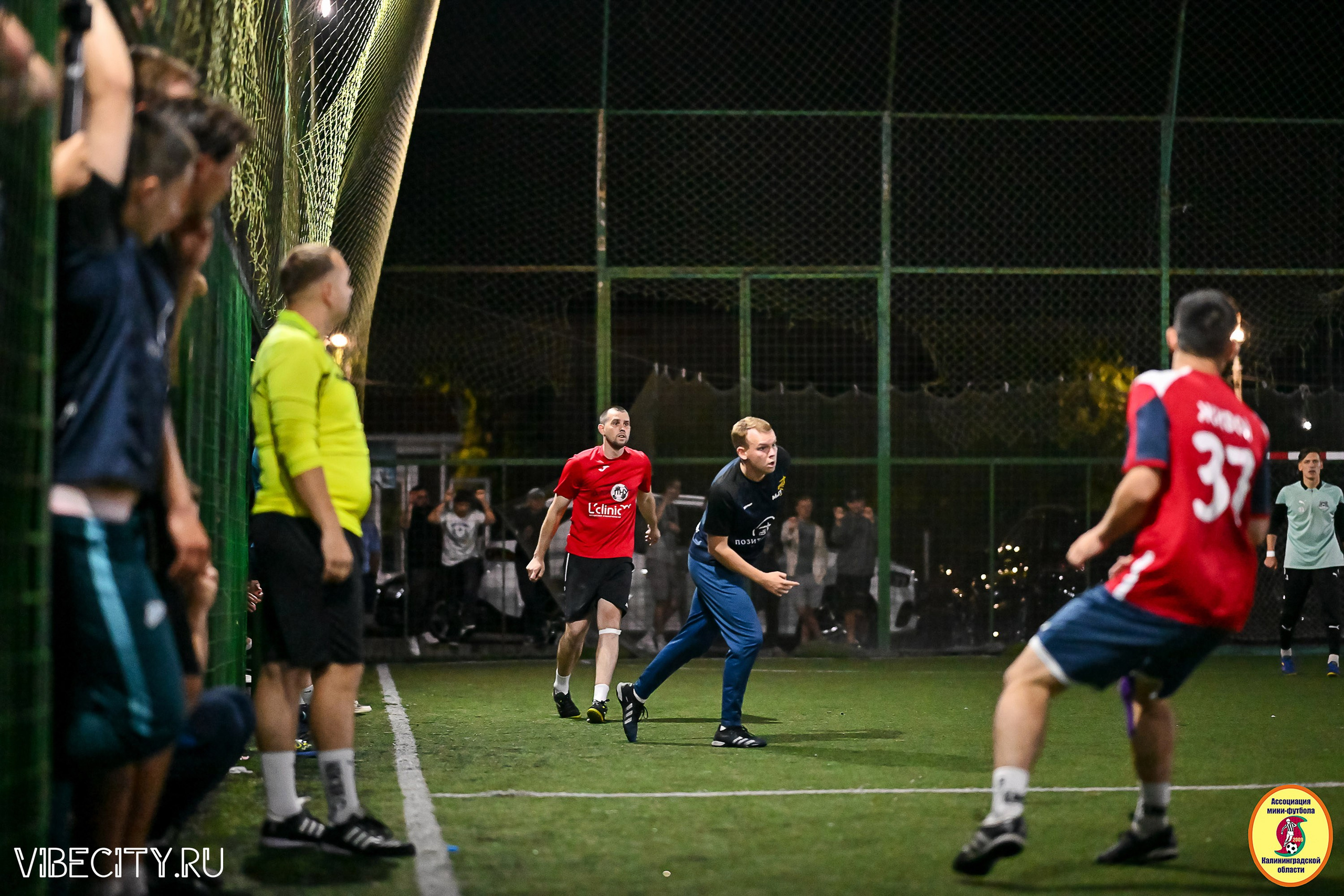 ФИНАЛЬНЫЕ ИГРЫ КУБКА МИНИ-ФУТБОЛЬНОЙ ЛИГИ И КУБКА КОРПОРАТИВНОЙ МФЛ 2025. VIBECITY.RU Вайб Сити Ру Фоторепортажи Фотоотчеты Калининград