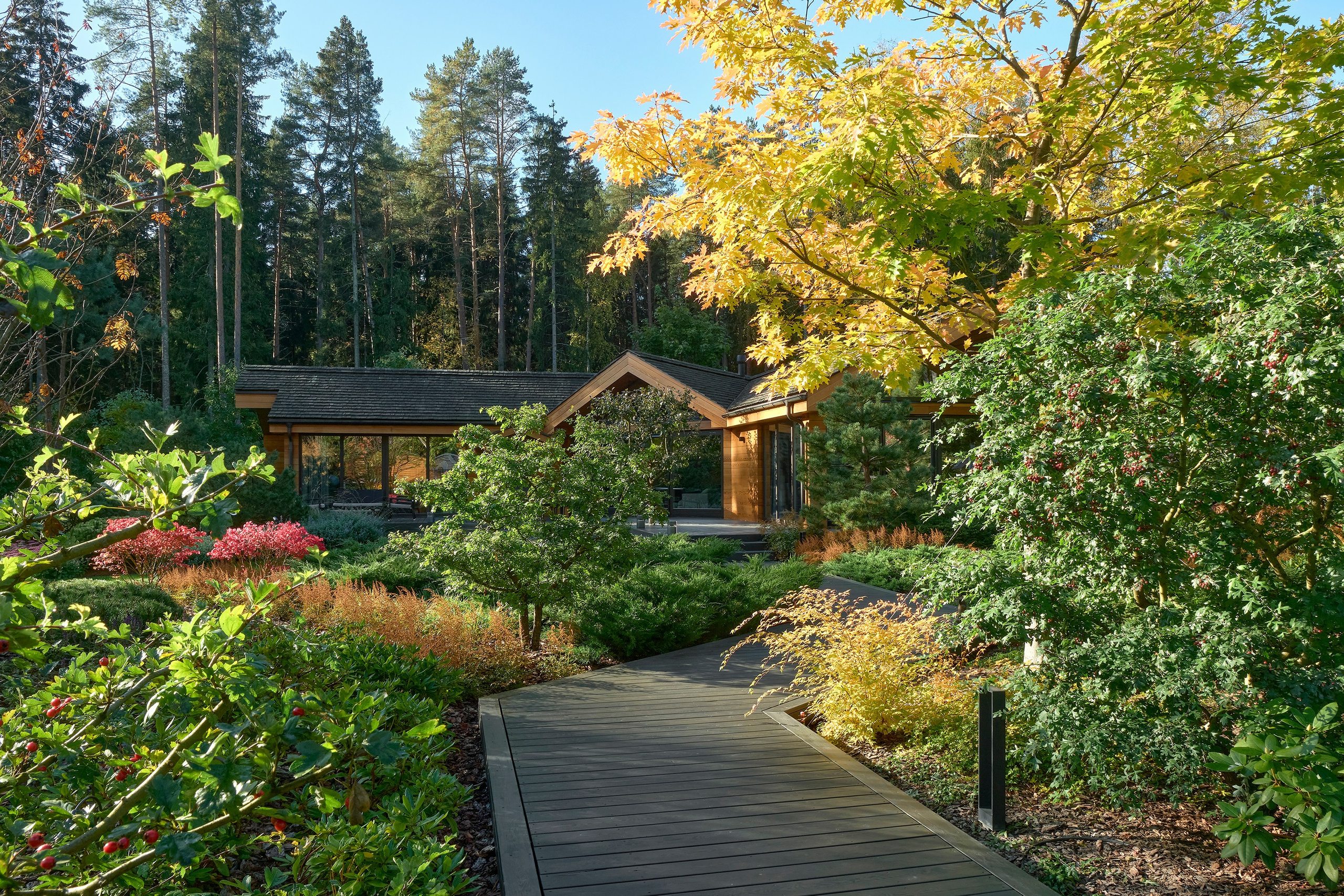 Усадьба Хрустальное: фотосъемка частного сада Валерия Федотова в Репино для L.BURO. Фотограф Наталья Соловьева | interioto