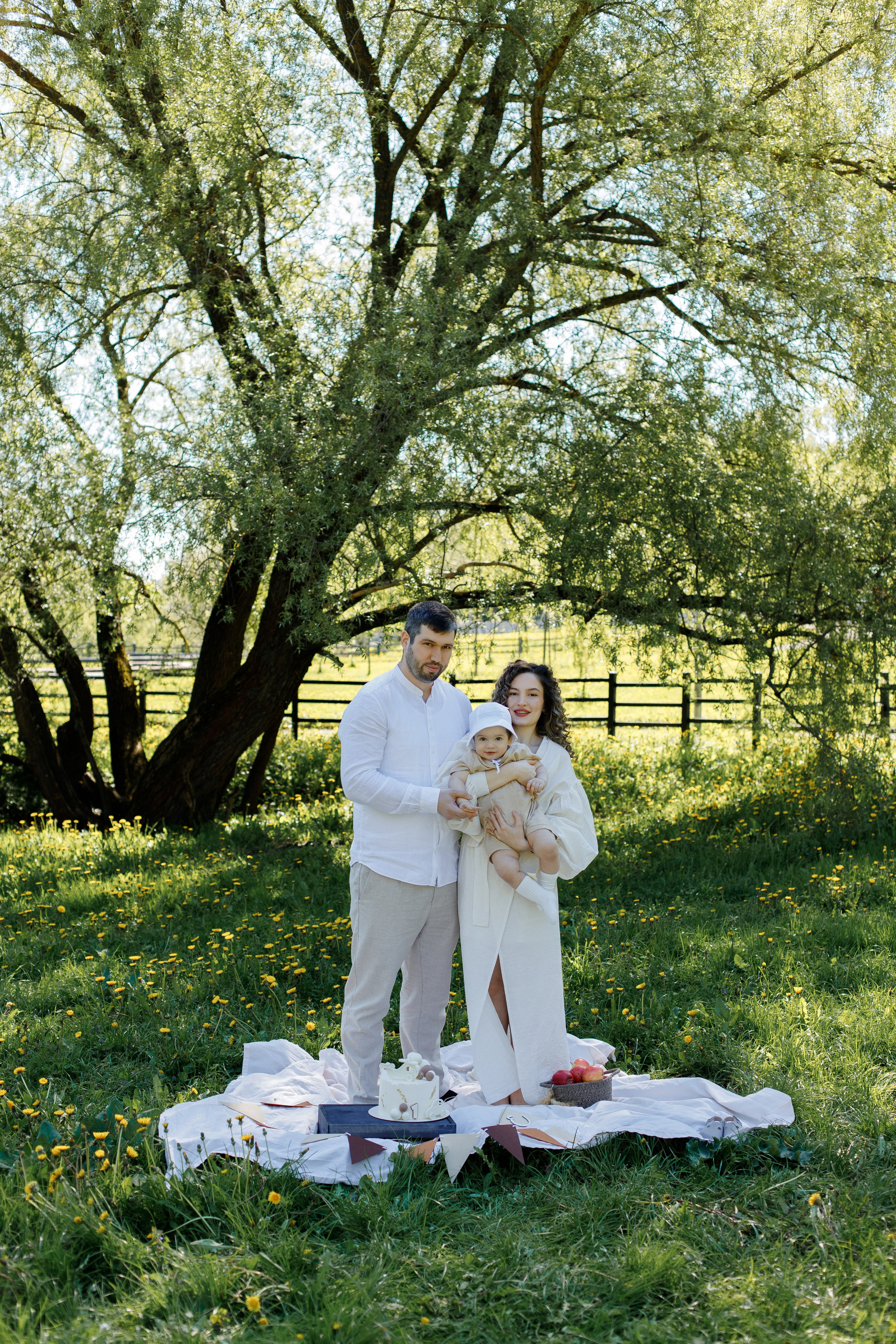 Семейная фотосессия на природе ко дню рождения. Фотограф Александра Сыщенко