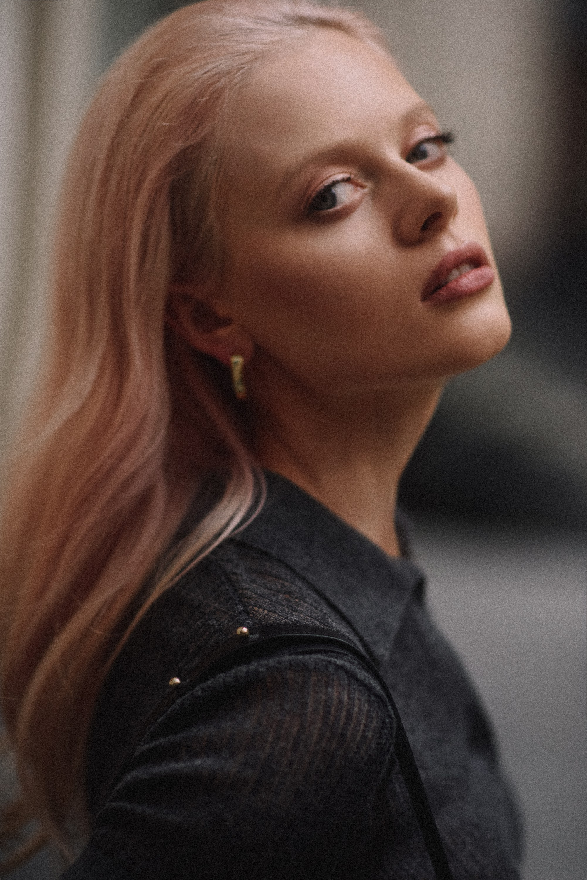 Портретная фотосессия на улице для девушки. Женский портрет 💋 Индивидуальные фотосессии для девушек в Москве