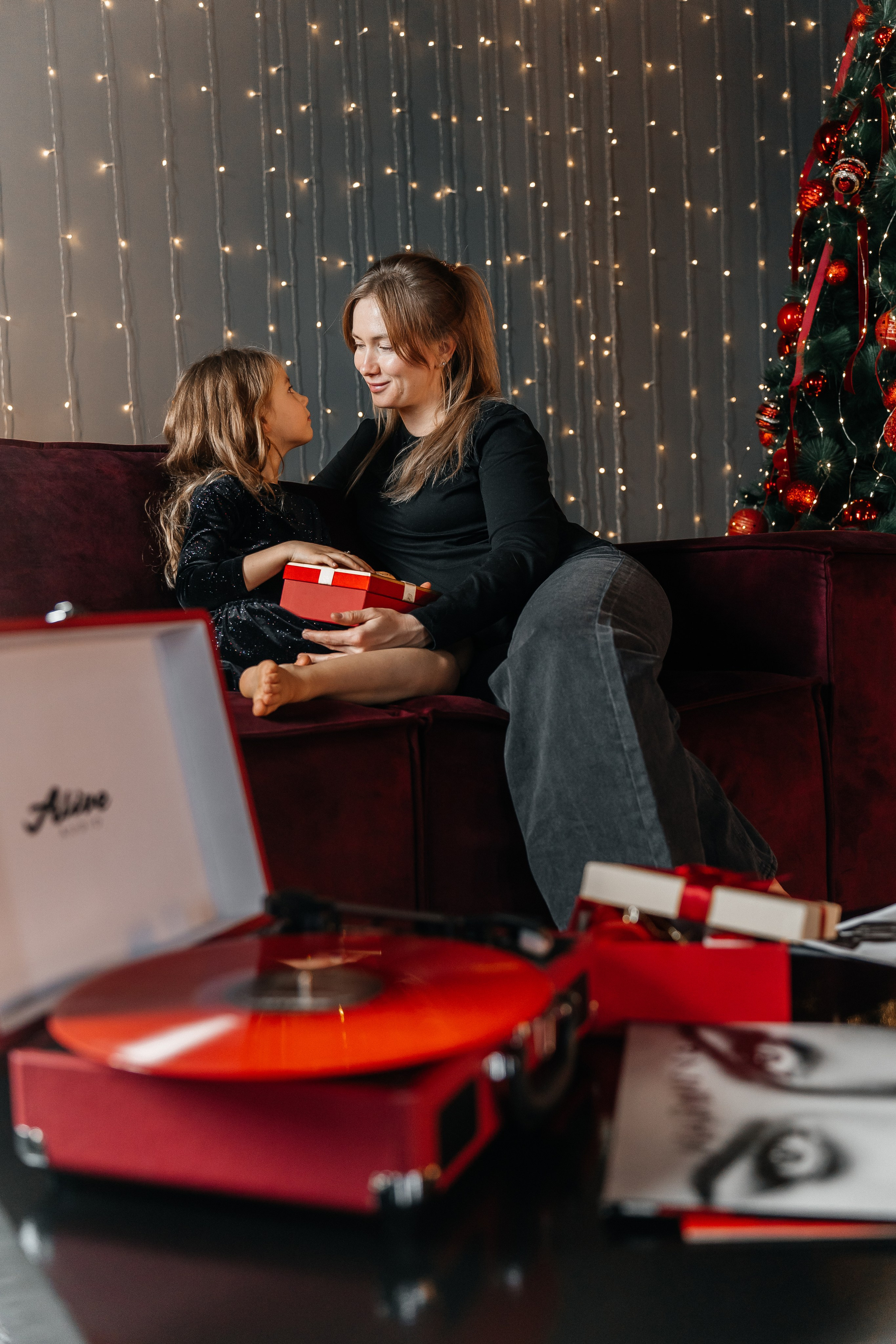 Мама с дочкой. Для тех, кто не ждёт удачи, а создаёт её. Каждая фотосессия — это твой момент, твой стиль, твой успех. 📸