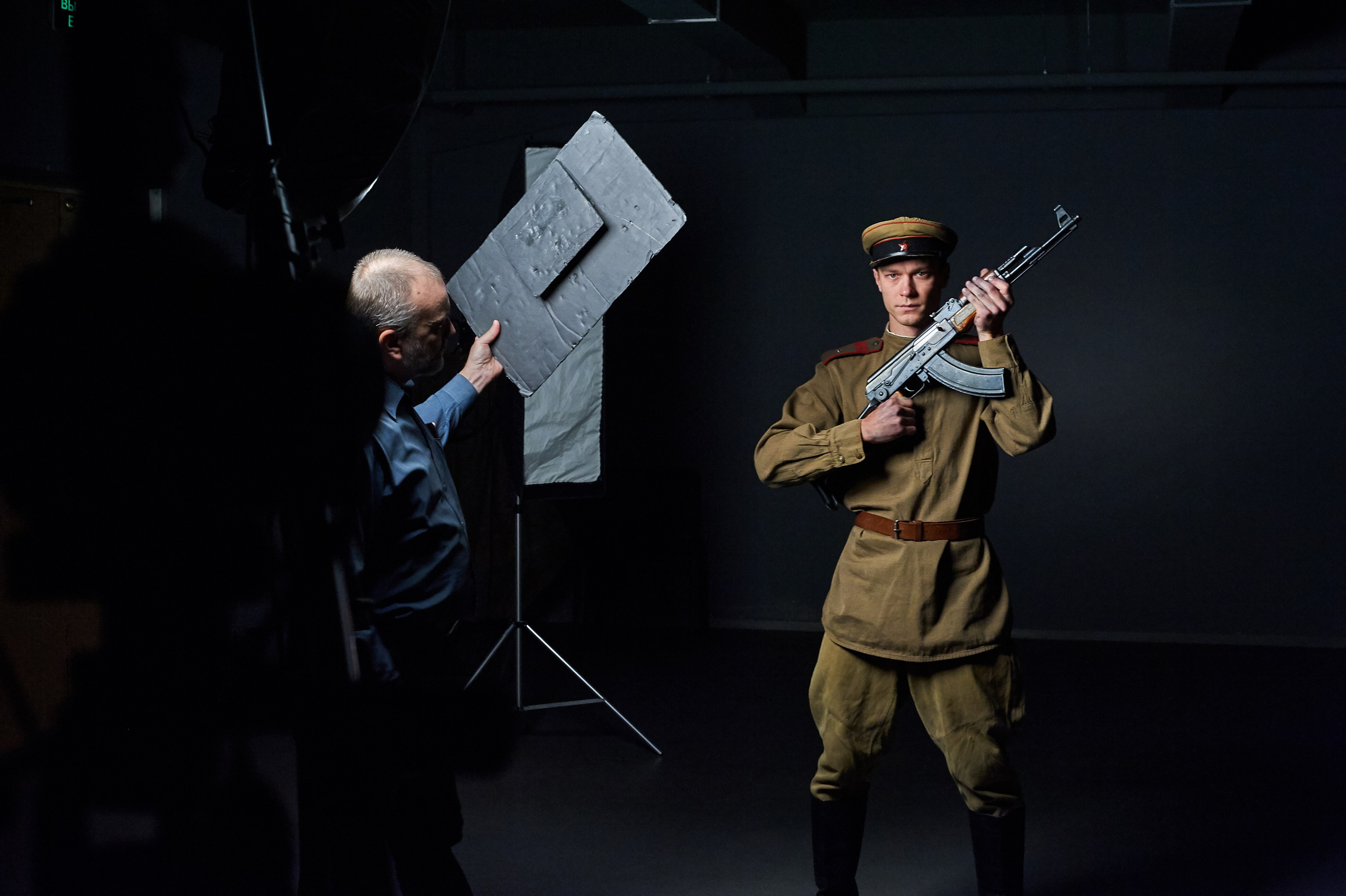 BACKSTAGE. Www.apowerstudio.com