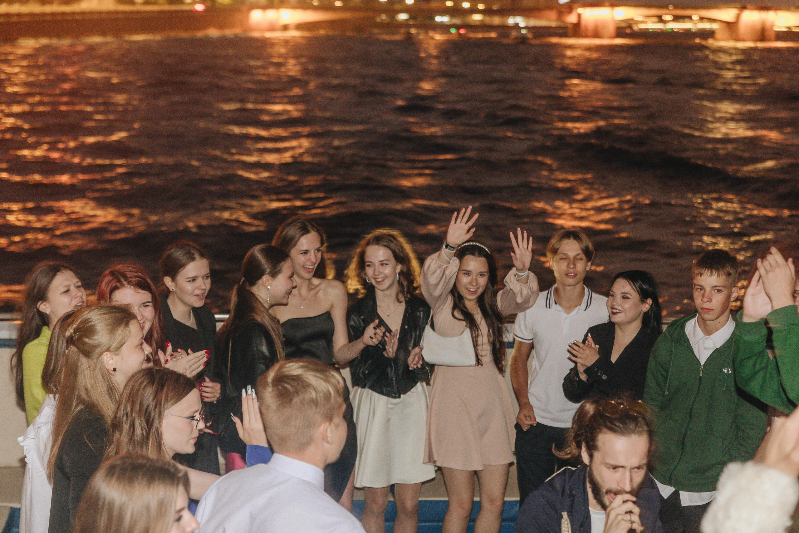 Выпускной на кораблике. Семейный фотограф в Санкт-Петербурге Ева Маркова