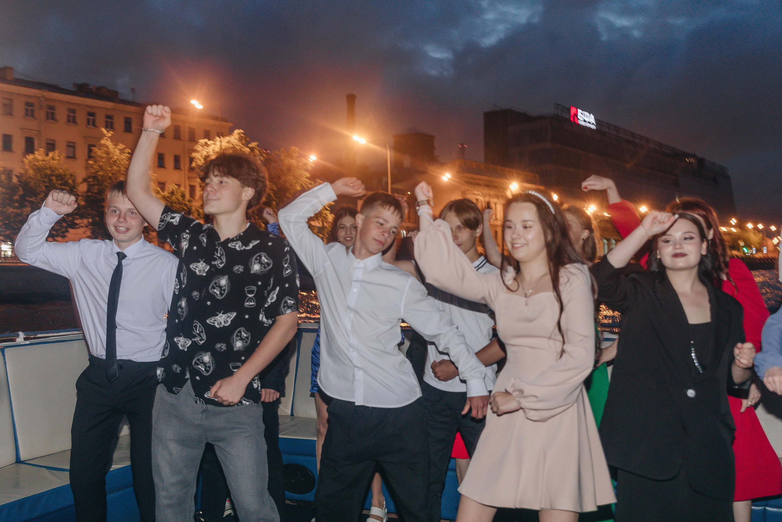 Выпускной на кораблике. Семейный фотограф в Санкт-Петербурге Ева Маркова