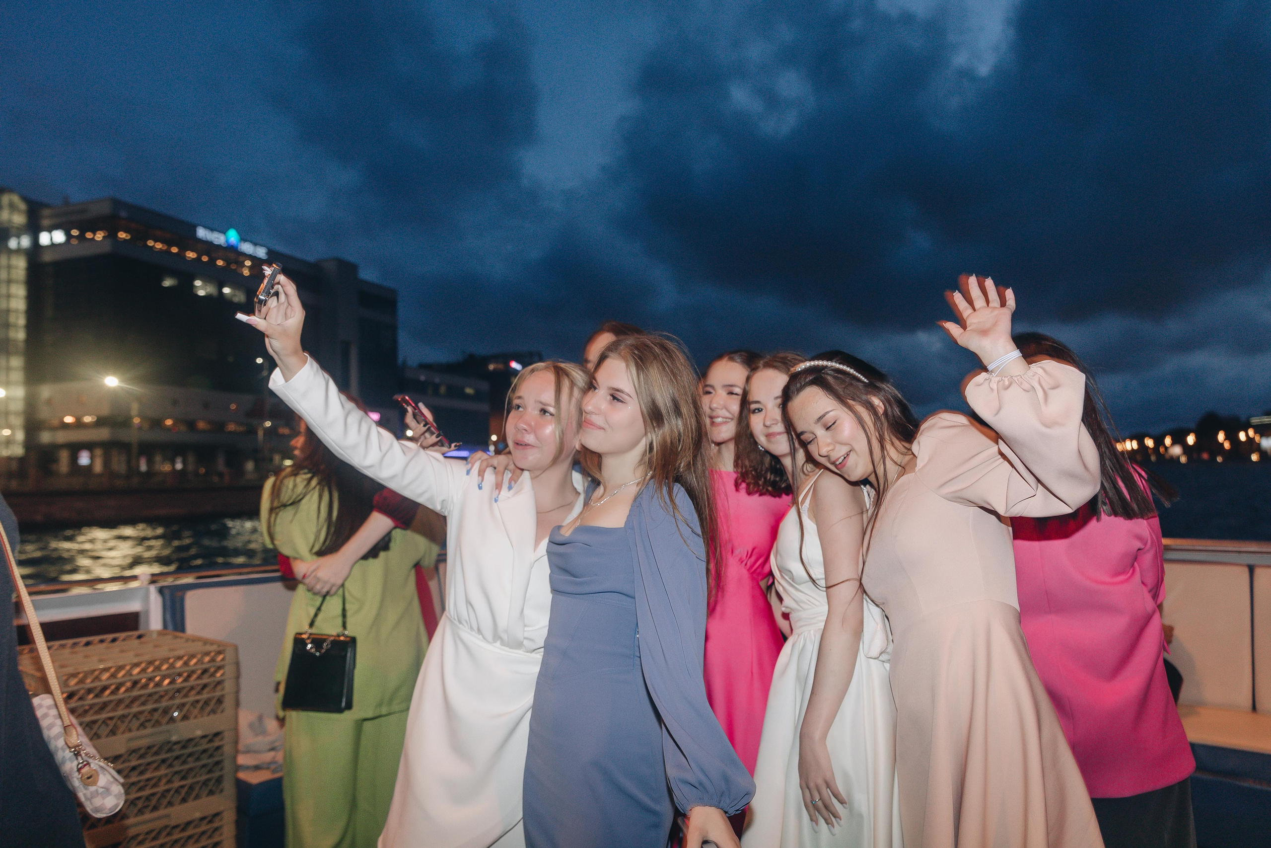 Выпускной на кораблике. Семейный фотограф в Санкт-Петербурге Ева Маркова