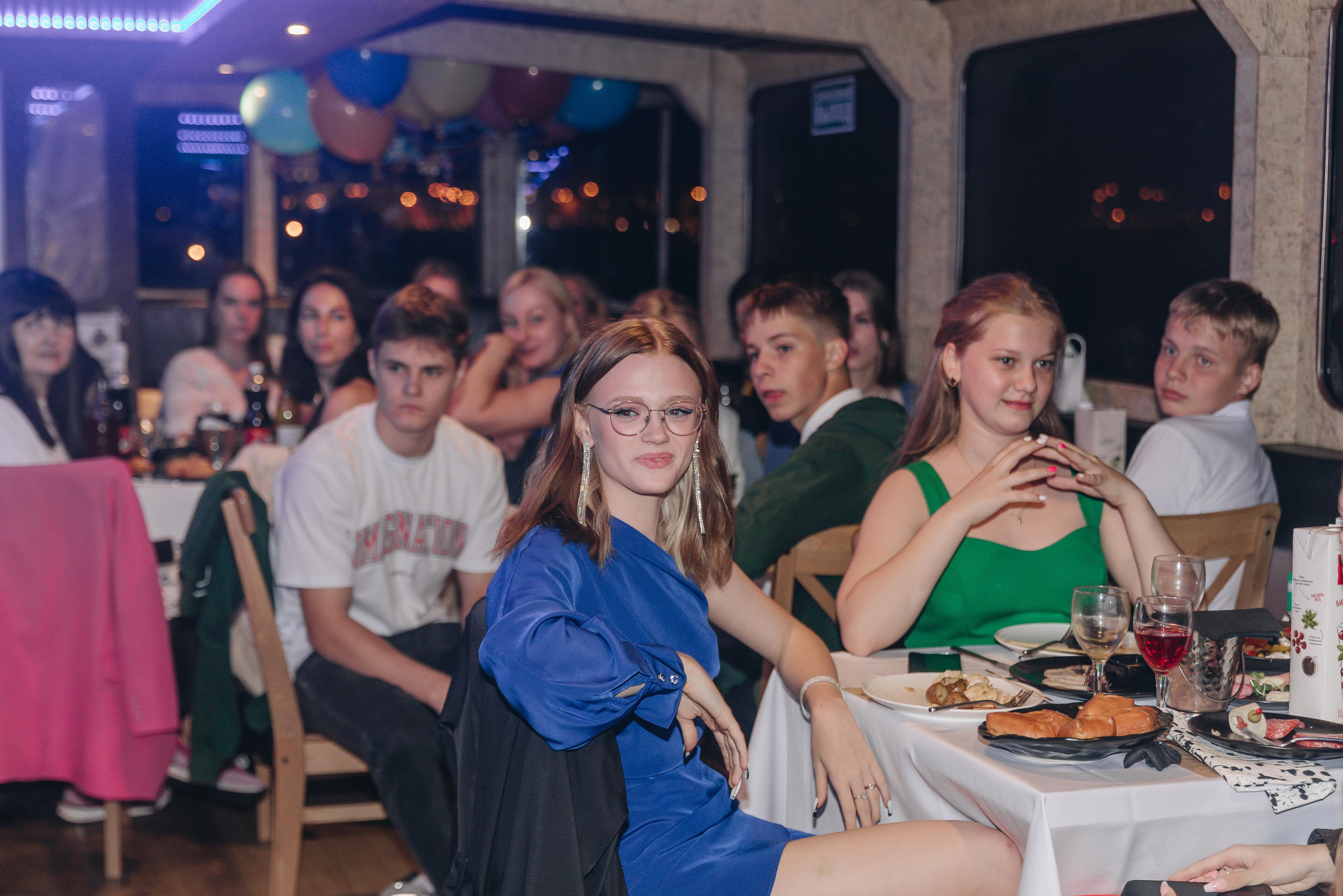 Выпускной на кораблике. Семейный фотограф в Санкт-Петербурге Ева Маркова