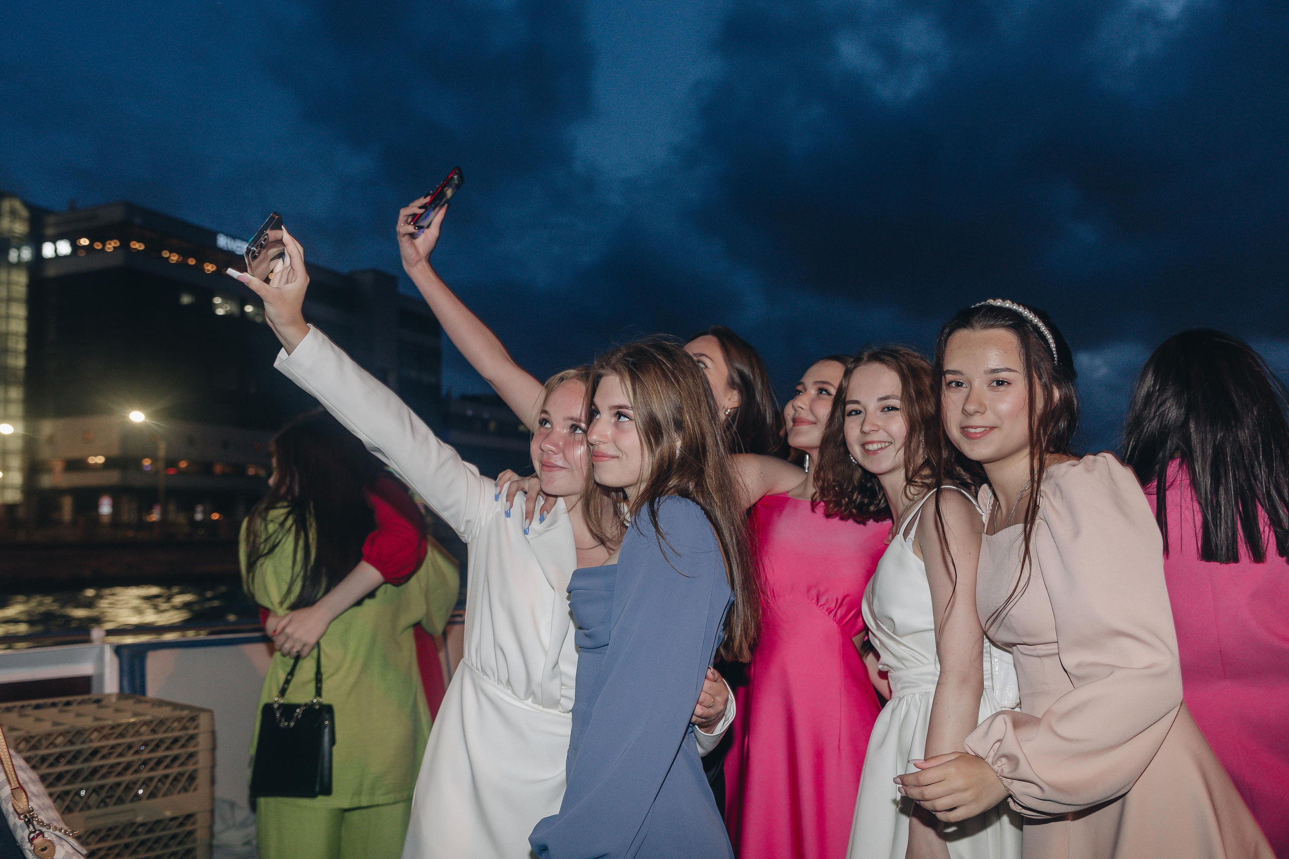 Выпускной на кораблике. Семейный фотограф в Санкт-Петербурге Ева Маркова