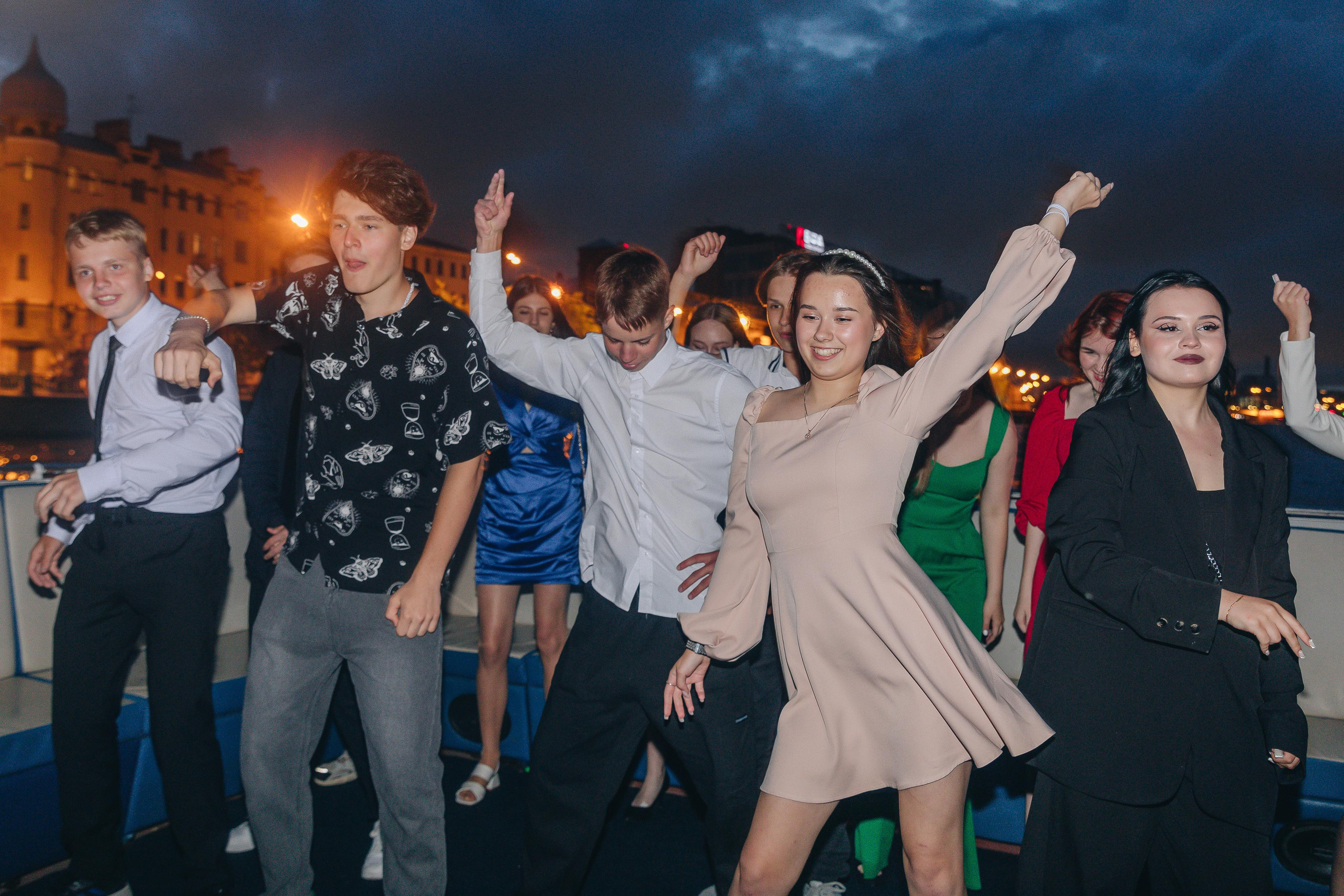 Выпускной на кораблике. Семейный фотограф в Санкт-Петербурге Ева Маркова