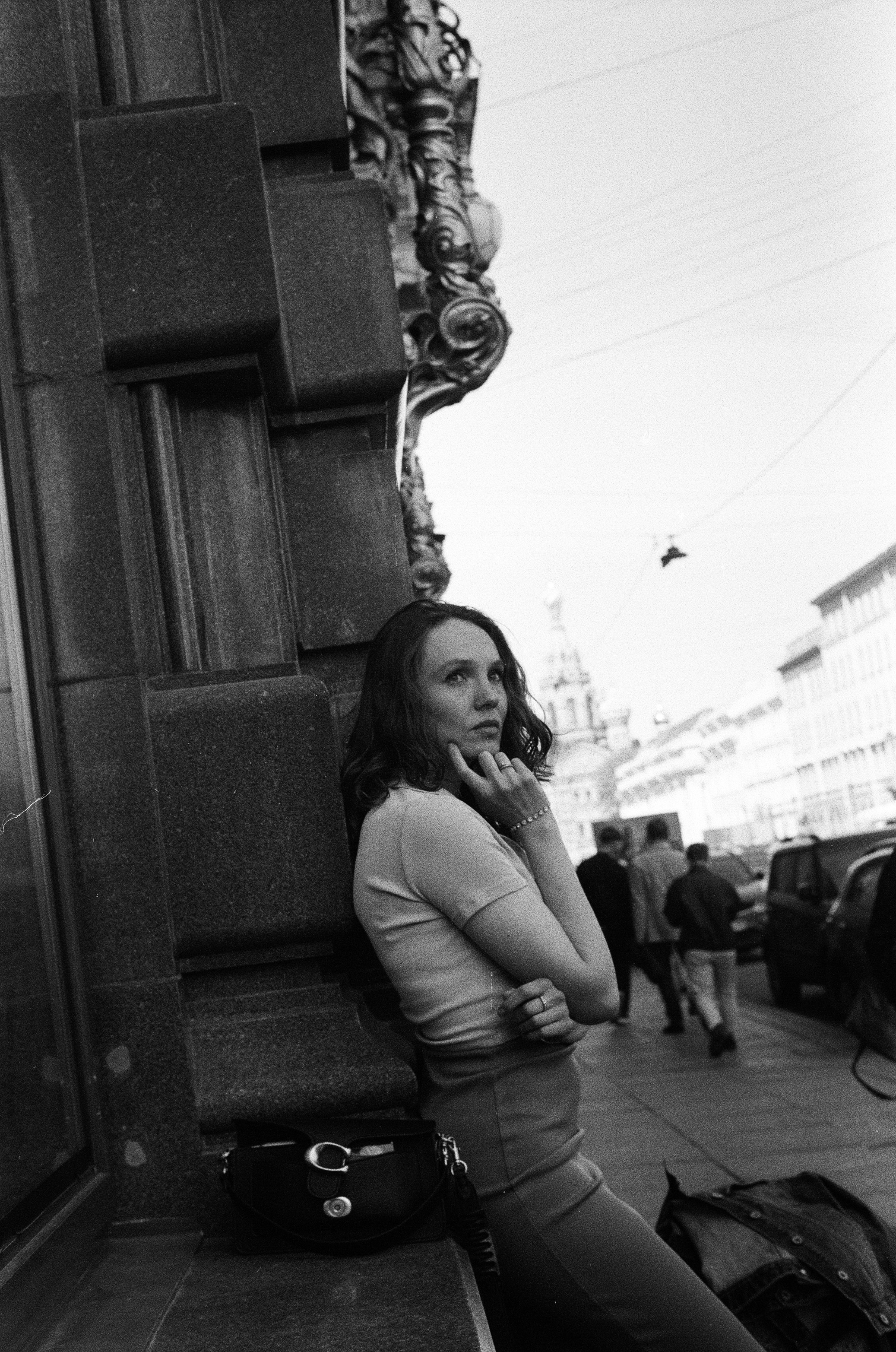 Арина фотосъемка на чёрно-белую плёнку
