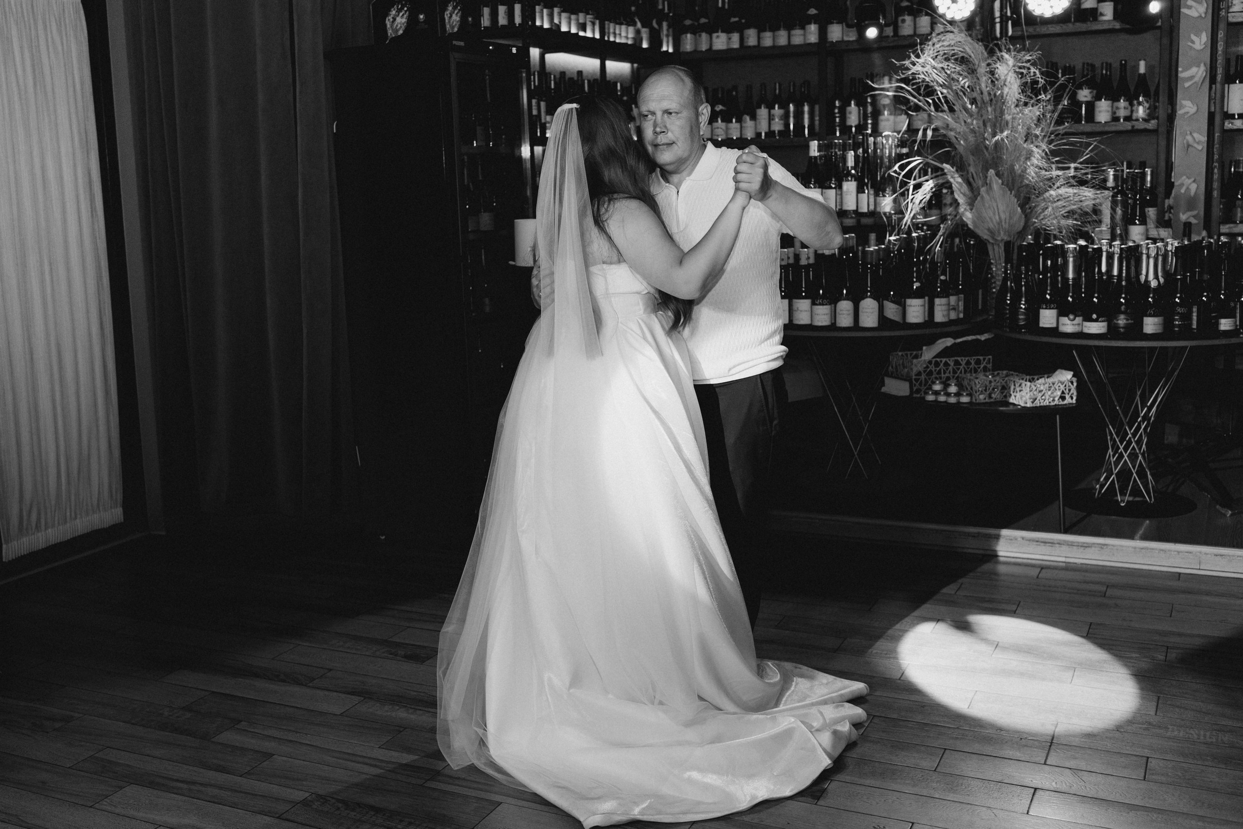 Свадьба Анастасии и Евгения, Картинная галерея, прогулка в лесу. Ресторан «Хлеб и Винотека». Свадебный фотограф в Тамбове Павел Четвертков