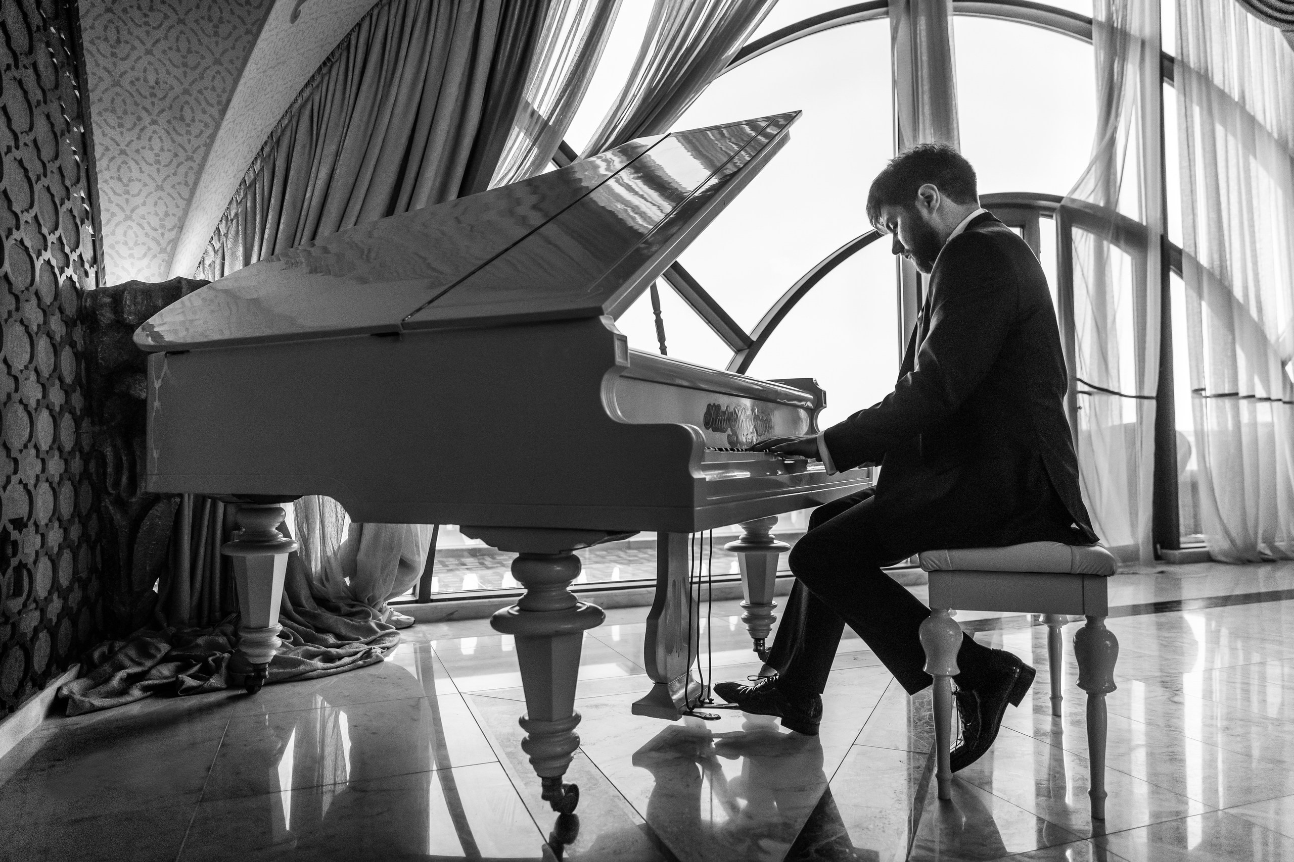 Arseniy & Snezhana (Batumi, Georgia). Destination wedding photographer Peter Letu