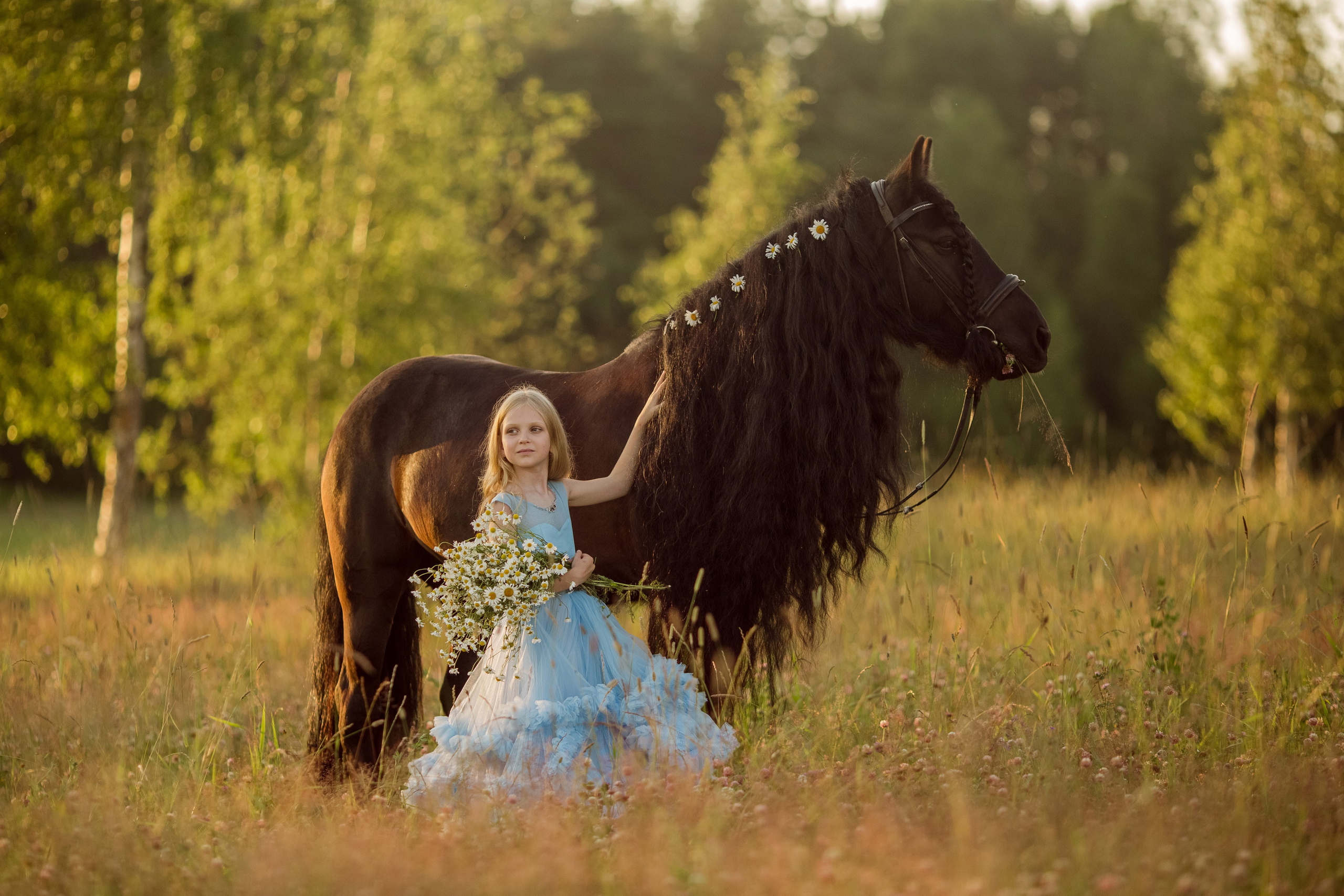 Детская фотосессия с пони и цветами