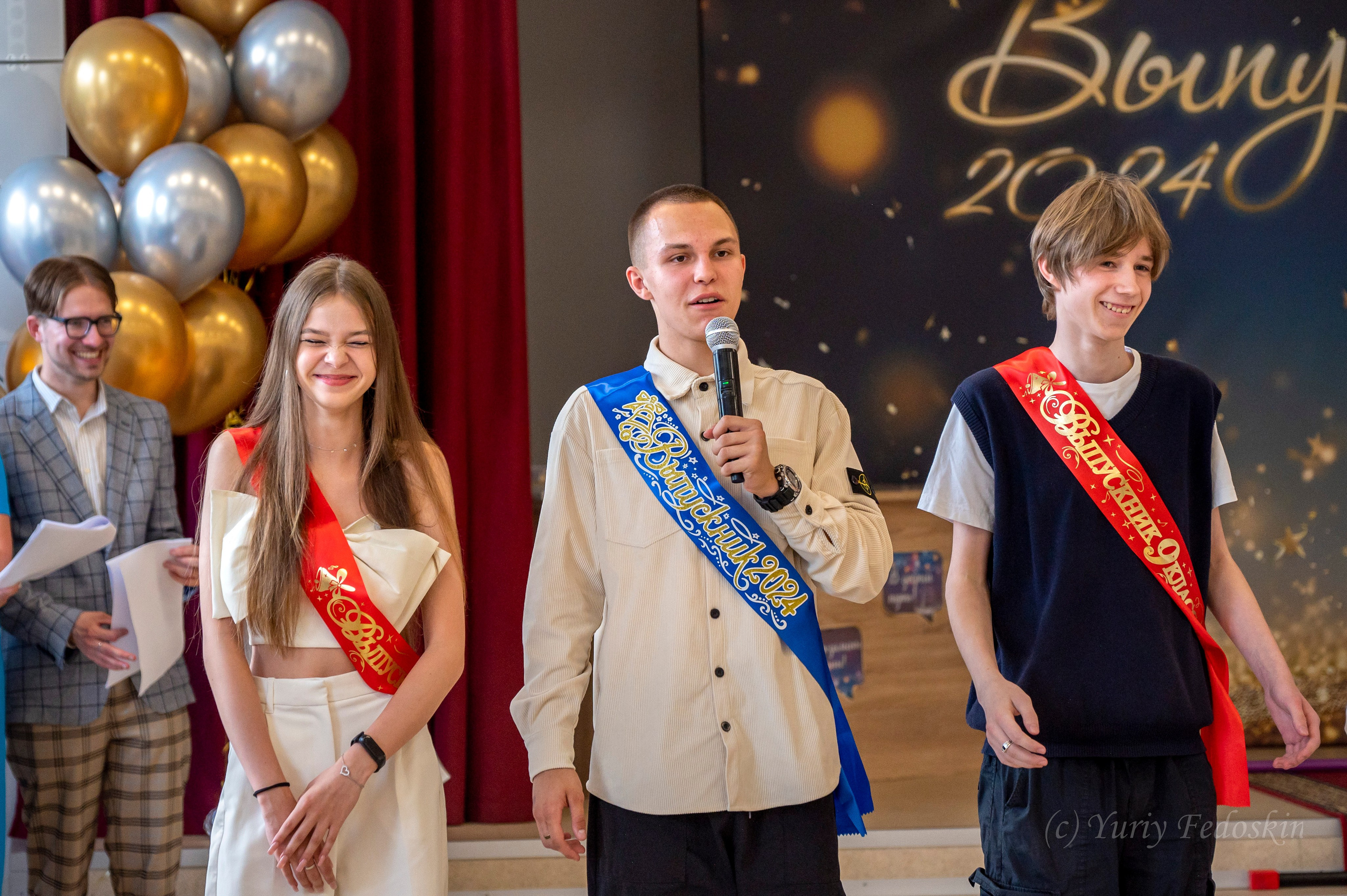 Репортаж о выпускном 9 классов в школе № 7 города Королёва, 26.06.24г. Профессиональный фотограф интерьеров в Москве Юрий Федоскин