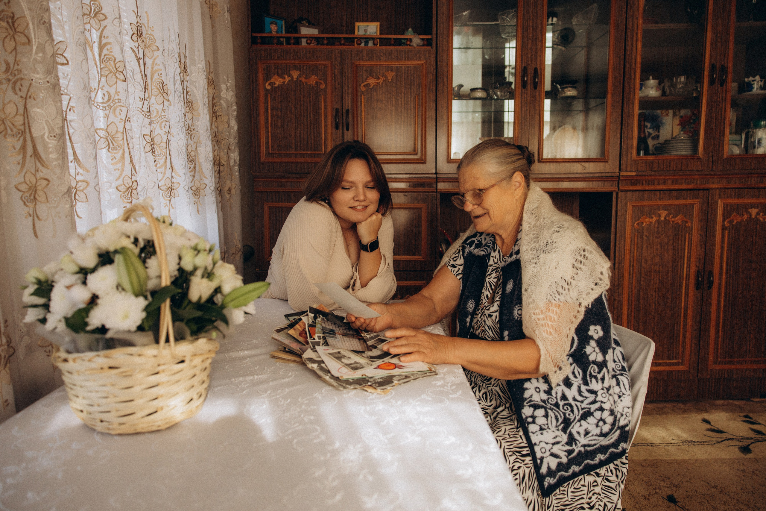 Аня и бабушка. Семейный фотограф Губкин/Старый Оскол