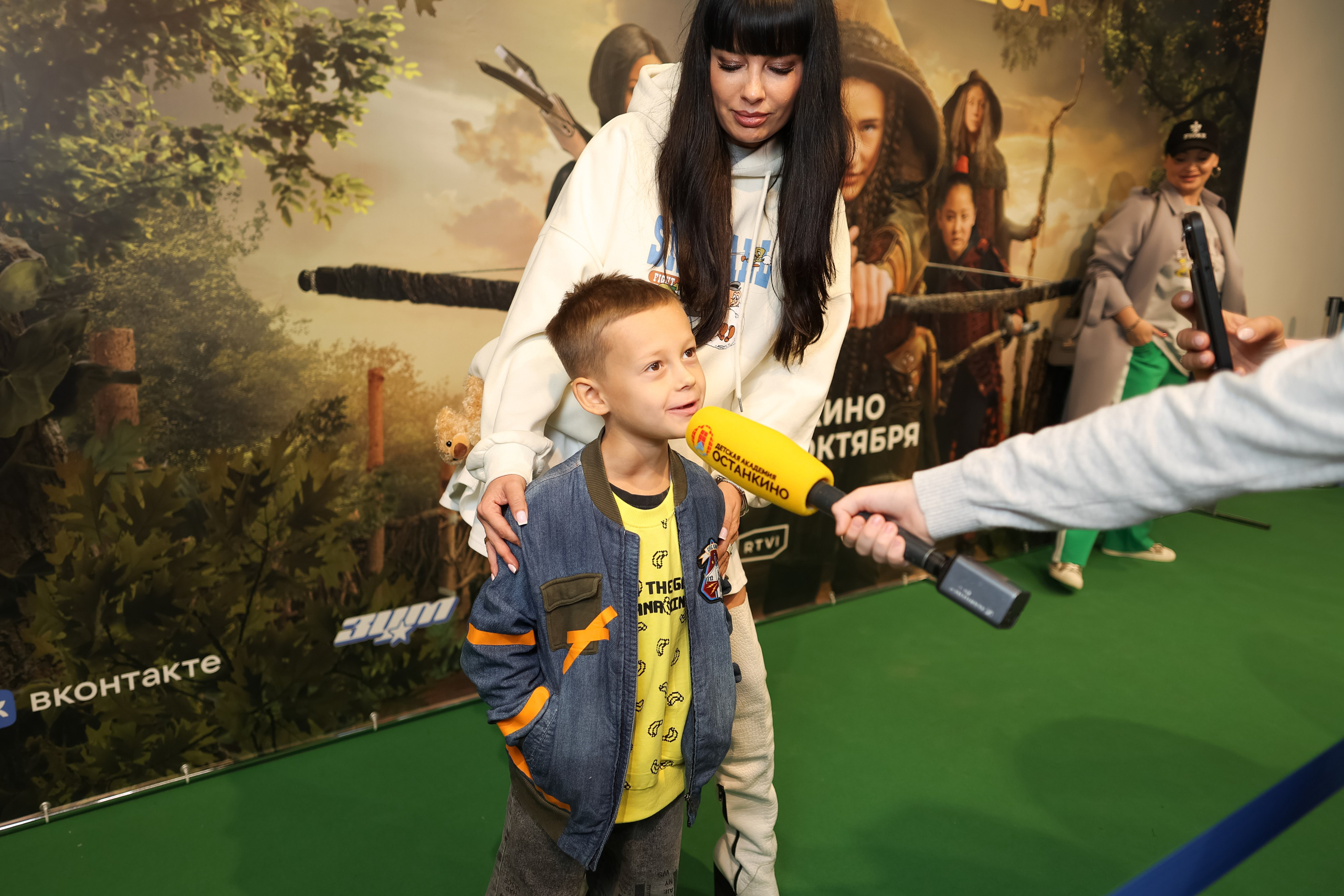 Школа «Останкино» на премьере Робин Гуд. Репортажный фотограф видеограф в Москве Ольга Плаксина