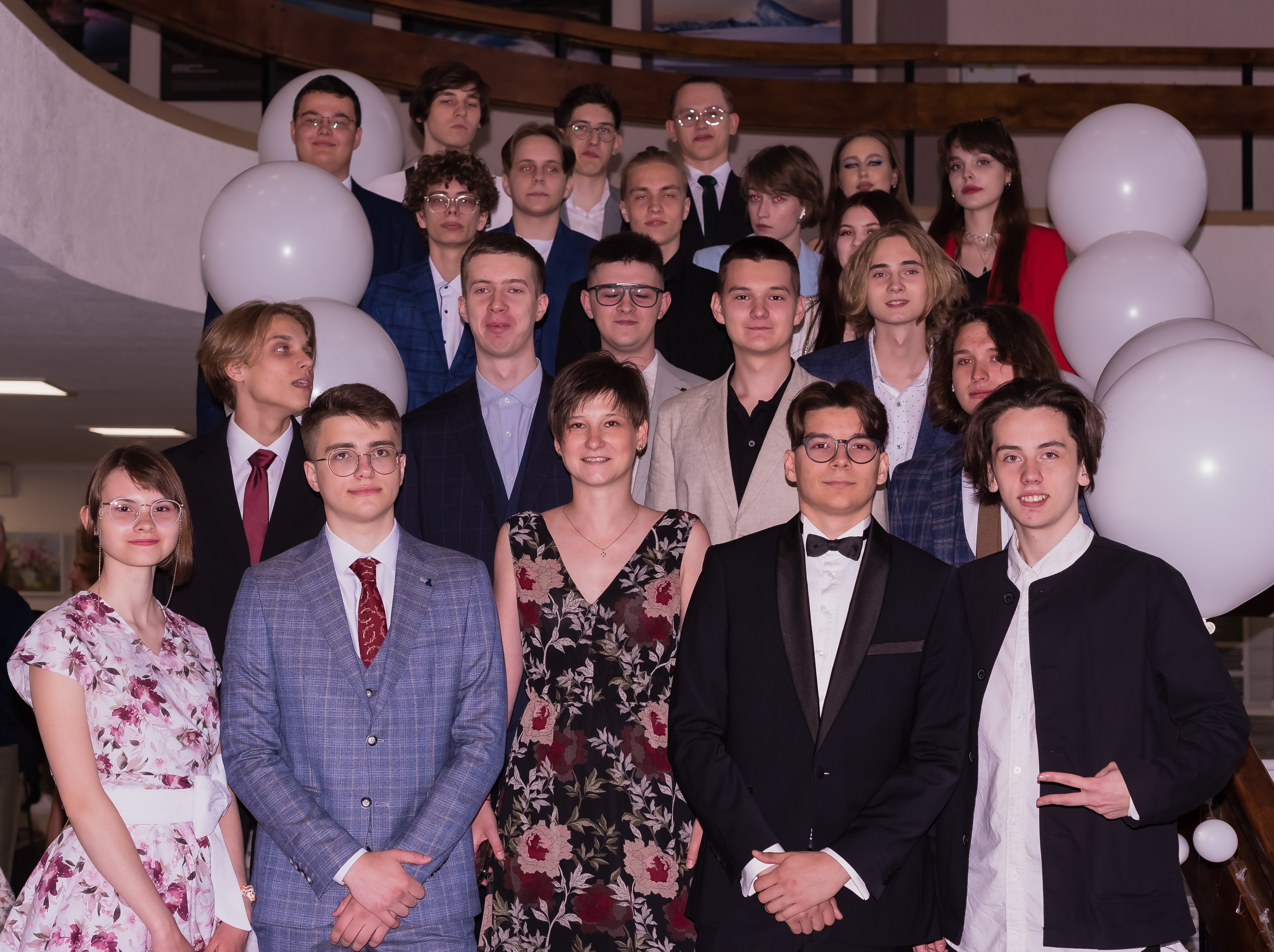 Школьный альбом  в концертном зале.