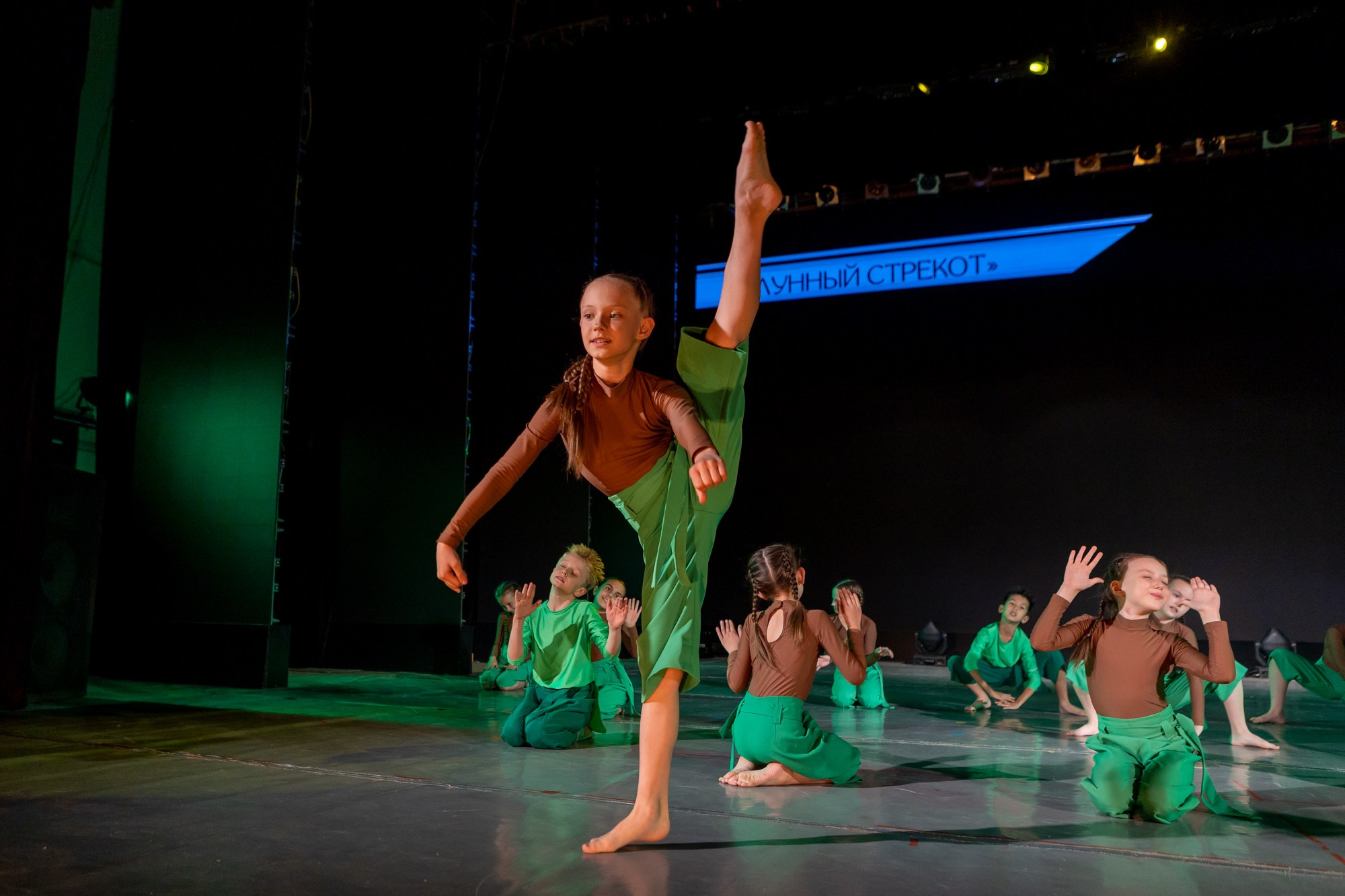 Отчетный концерт Заслуженного коллектива РФ «Жемчужинка» в Оренбурге, ДК «Россия», 2025 г. Фотограф в Оренбурге. Профессиональный фотограф