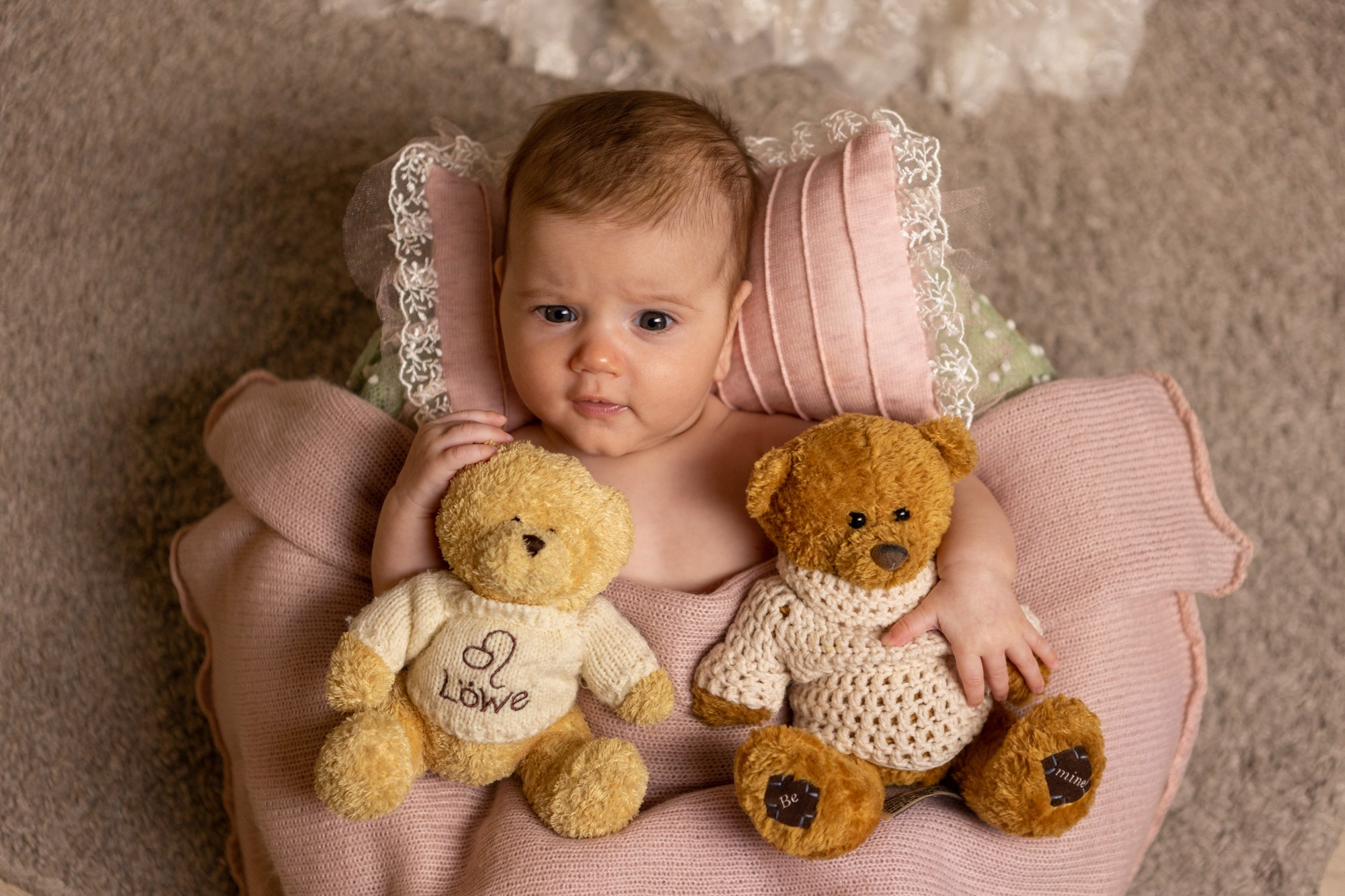 Семейная фотосессия в студии. Фотограф в Оренбурге. Профессиональный фотограф