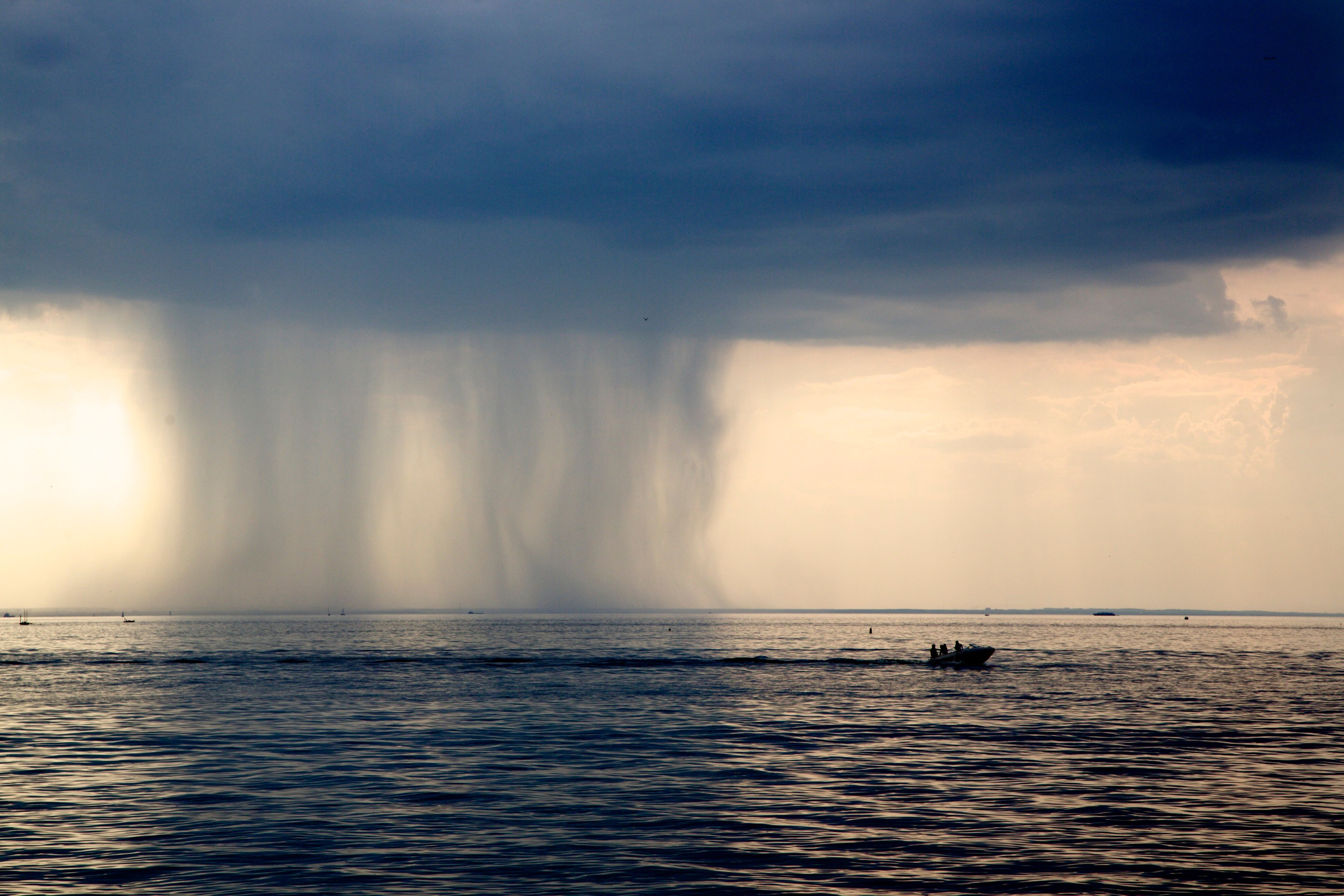 Фотограф и дизайнер Валерий Хотеев