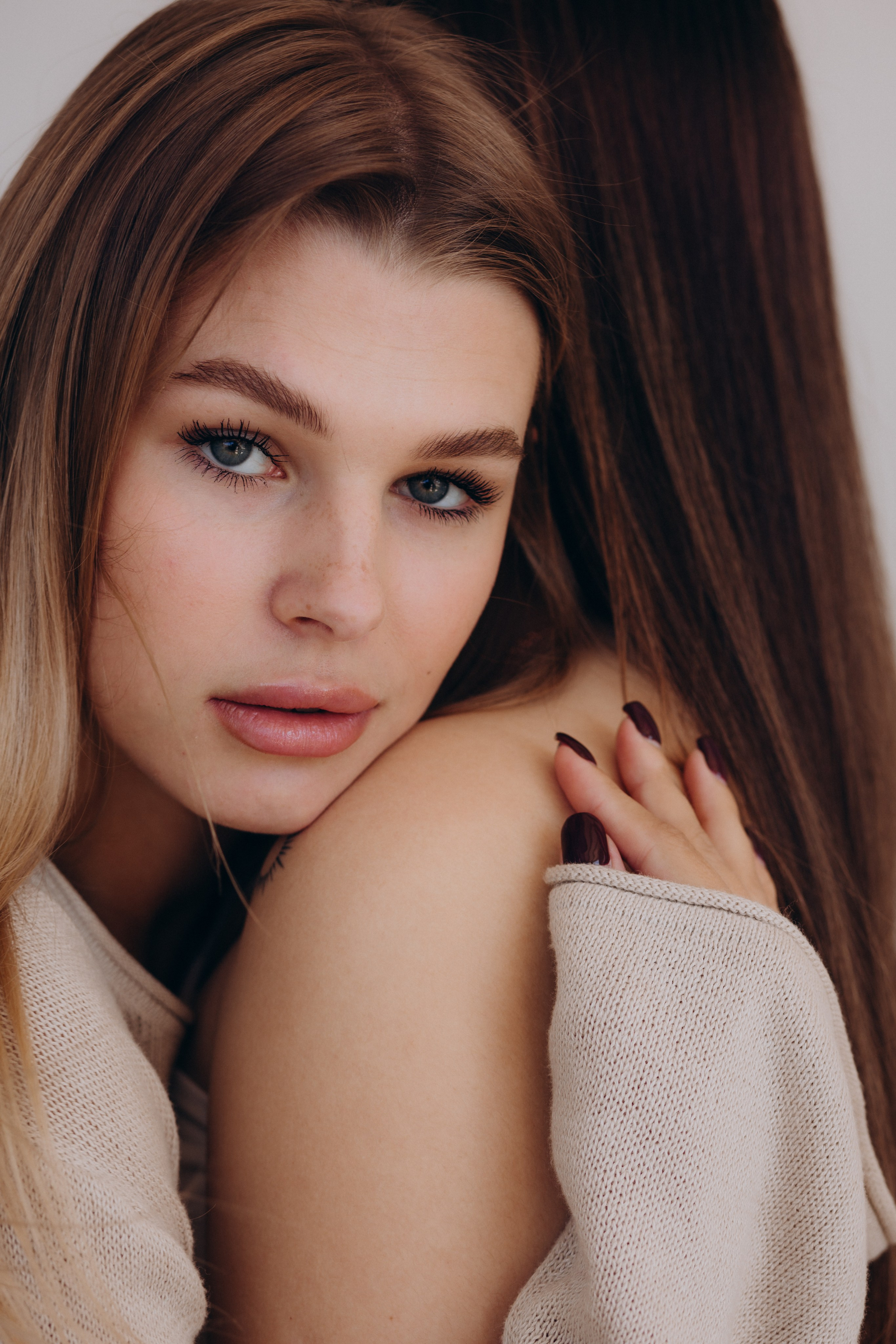 Фотосессия для контента салона красоты Бровико. Фотограф в Санкт-Петербурге Разиля Идиятуллина