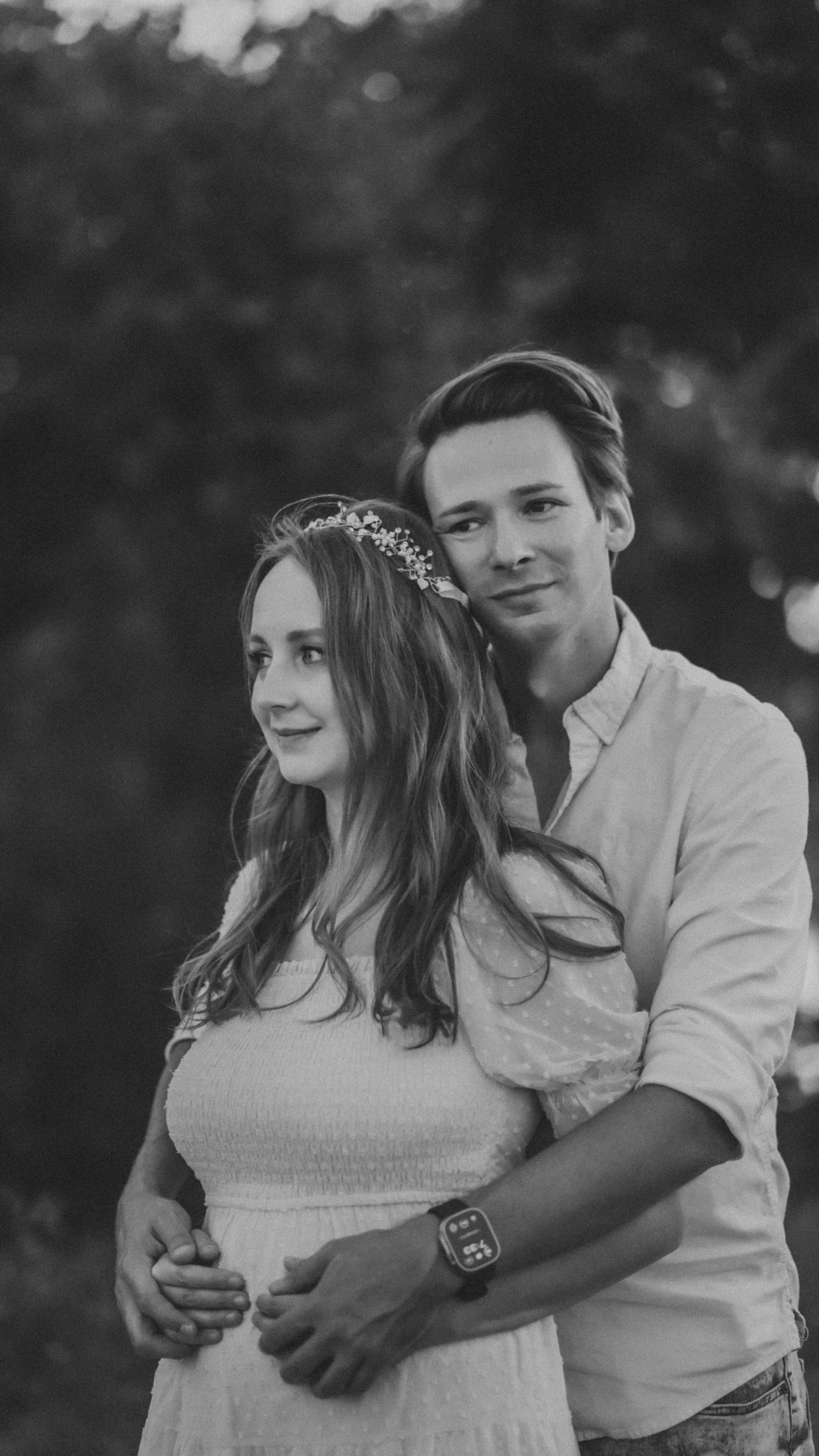 Family snuggles & smiles — cozy family photos