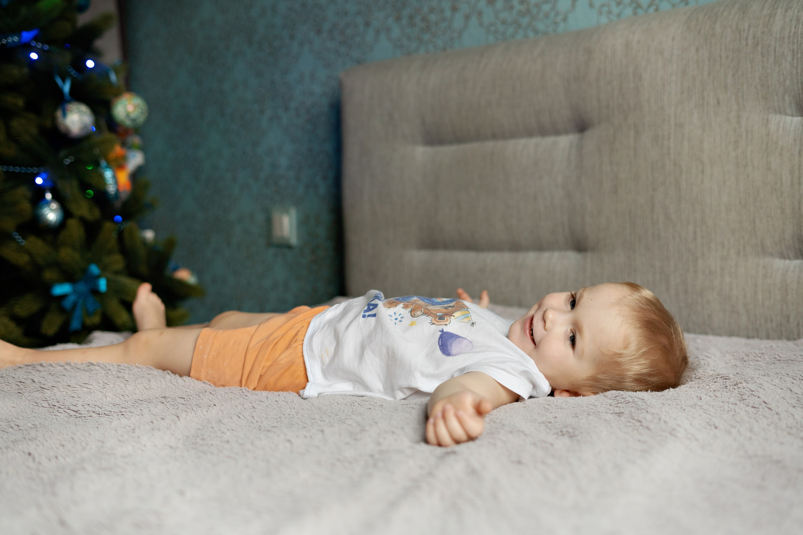 Новогодняя домашняя фотосессия (комната в квартире 14 кв.м). Семейный и детский фотограф в Москве Екатерина Офицерова