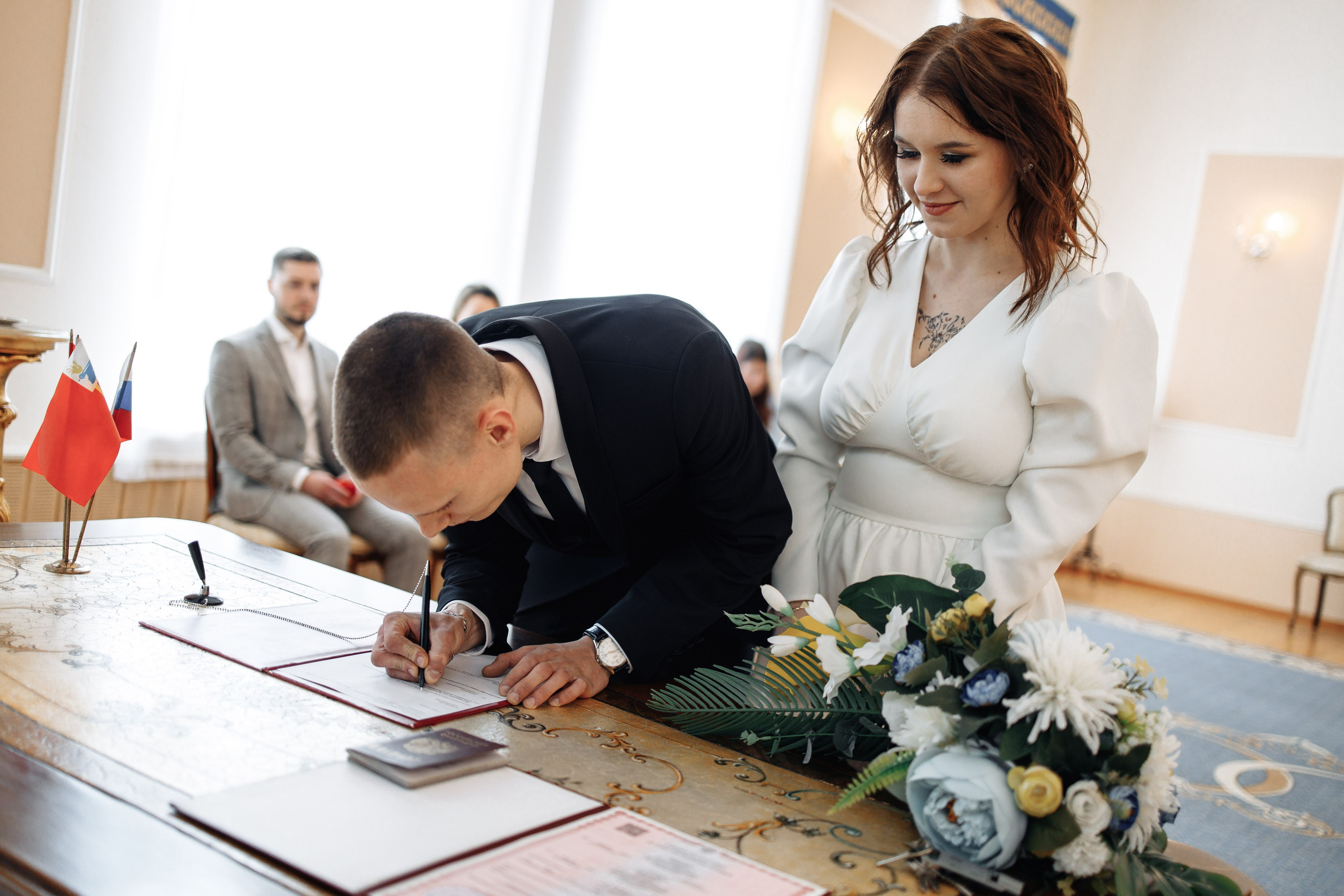 Свадебная прогулка в Смоленске. Свадебный фотограф Вашкевич Денис