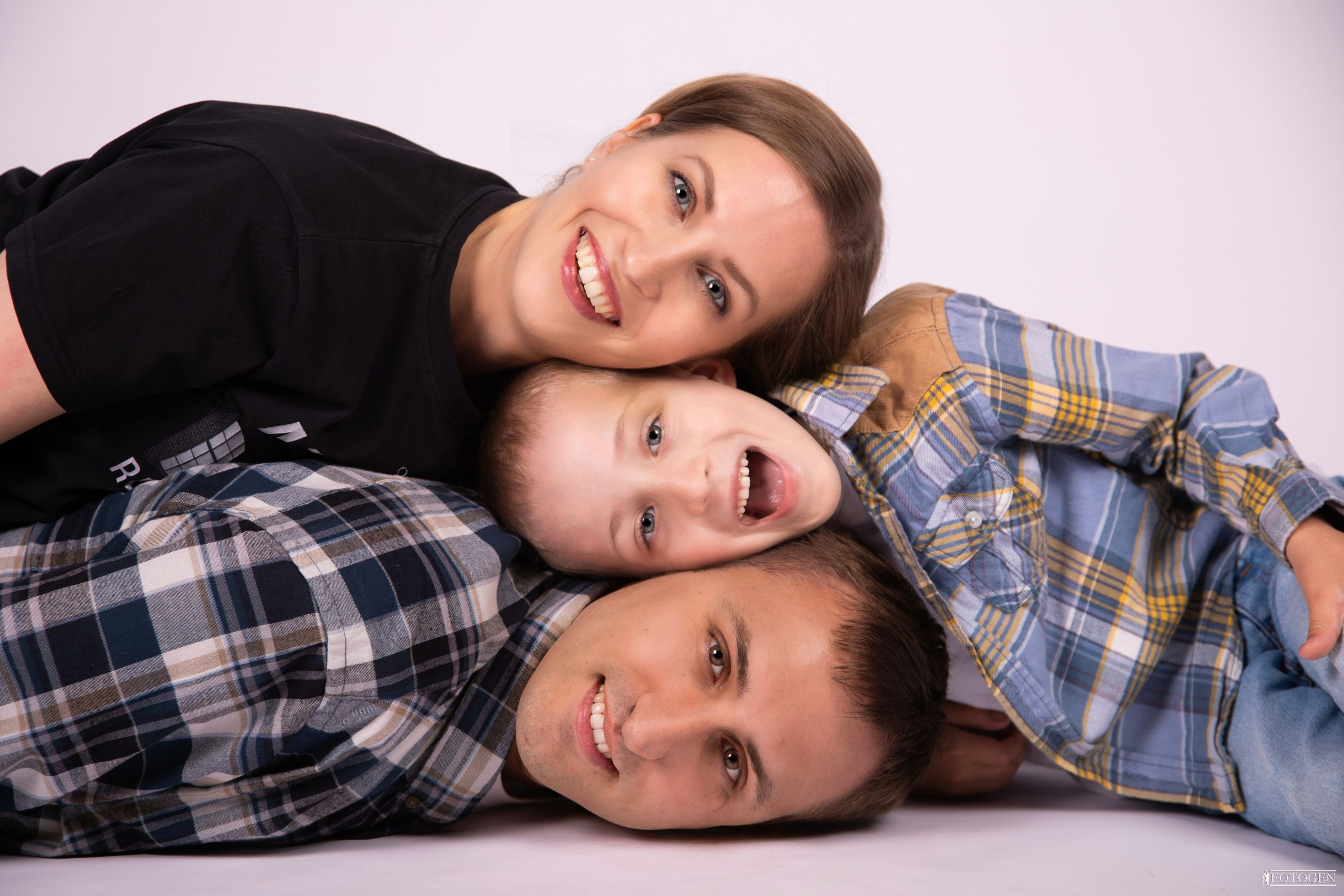 Портфолио семейных фотосессий в Краснодаре | Fotogen. Интерьерная фотостудия FOTOGEN г. Краснодар