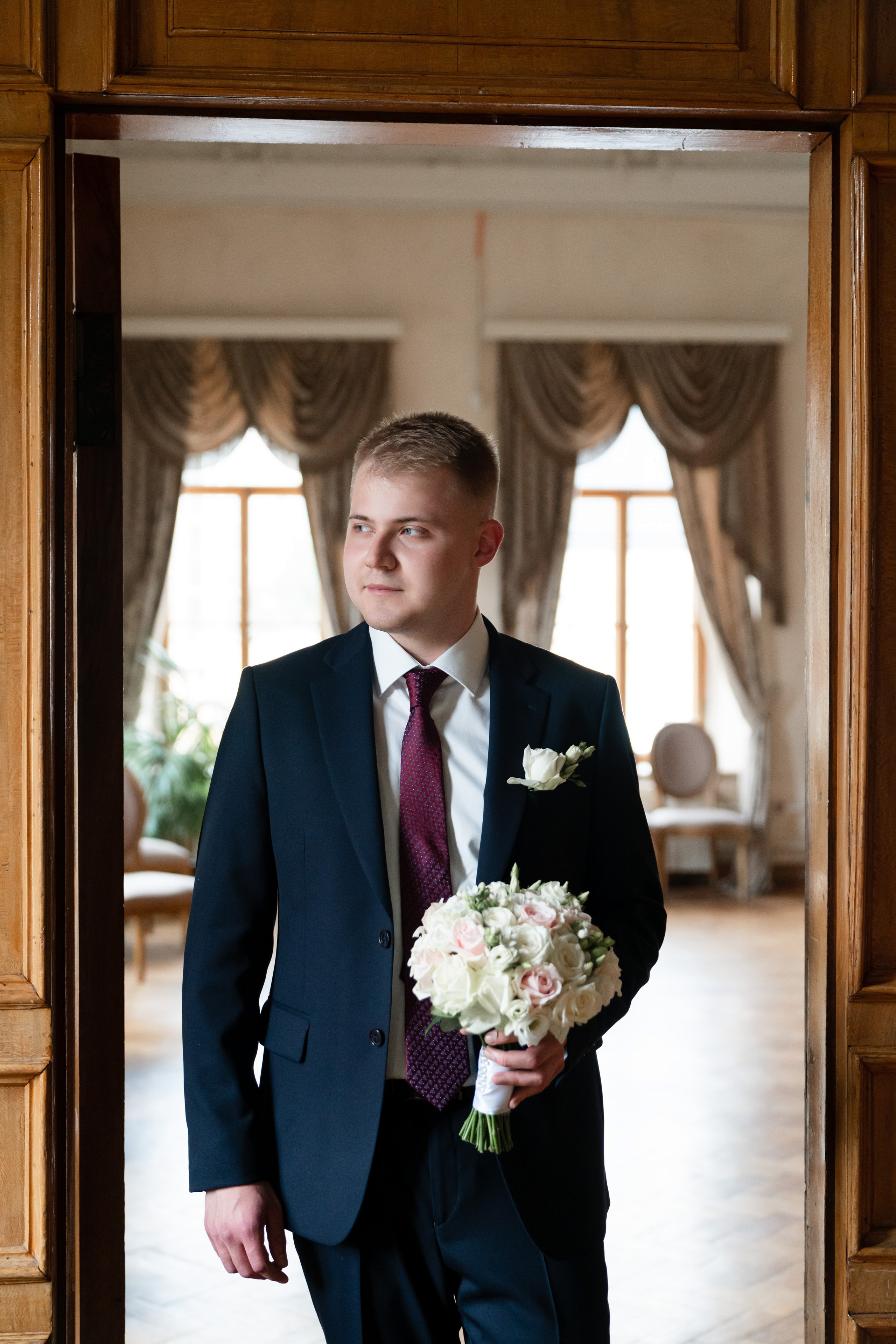 Фотосессия в библиотеке-читальне имени А. С. Пушкина. Свадебный фотограф Вера Климова