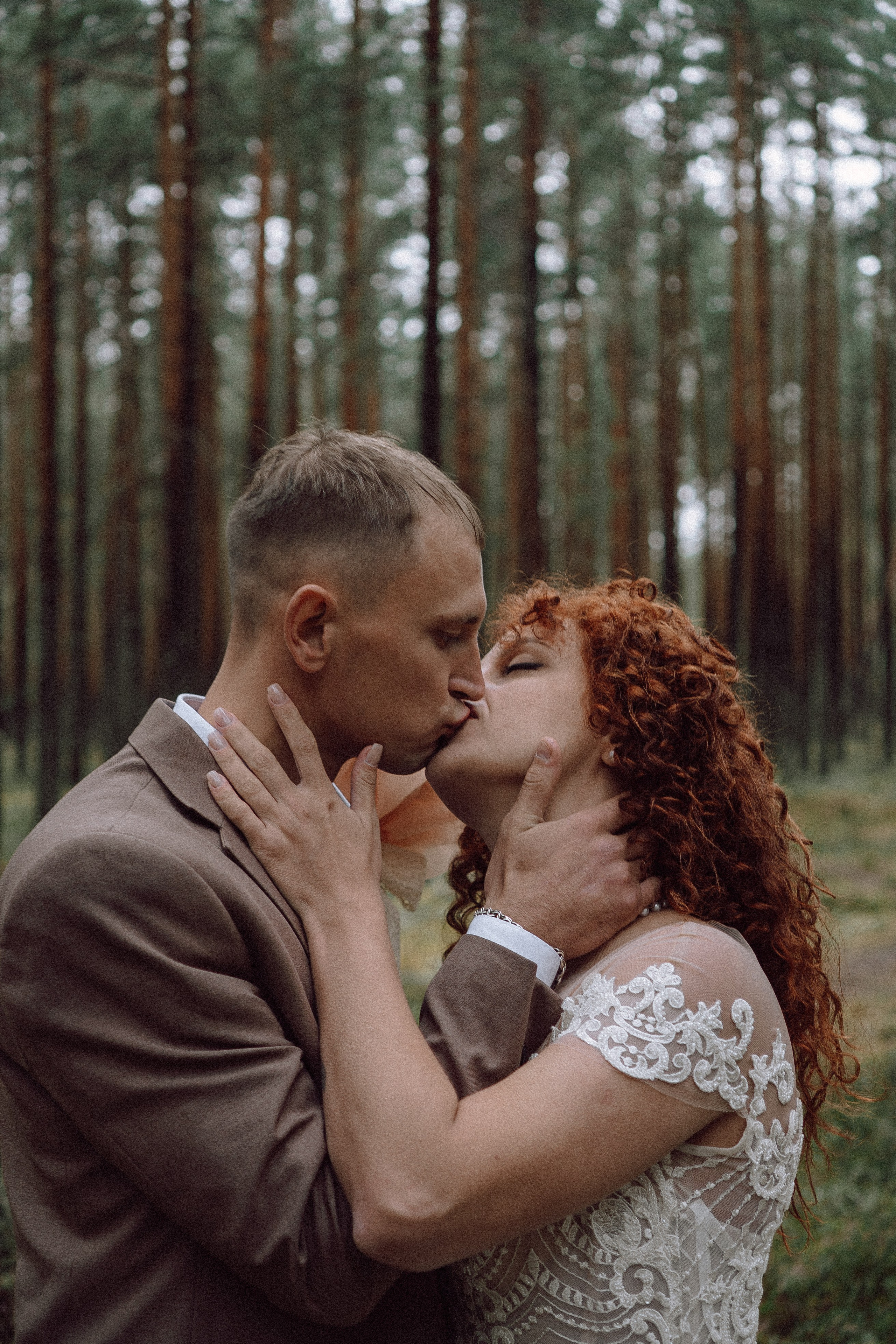 СВАДЕБНАЯ ФОТОСЕССИИЯ ПАРЫ В ГОРОДЕ ПРИОЗЕРСК В СОСНОВОМ ЛЕСУ И С ПИКАПОМ. Профессиональный фотограф, Санкт-Петербург — Виктория Богомолова