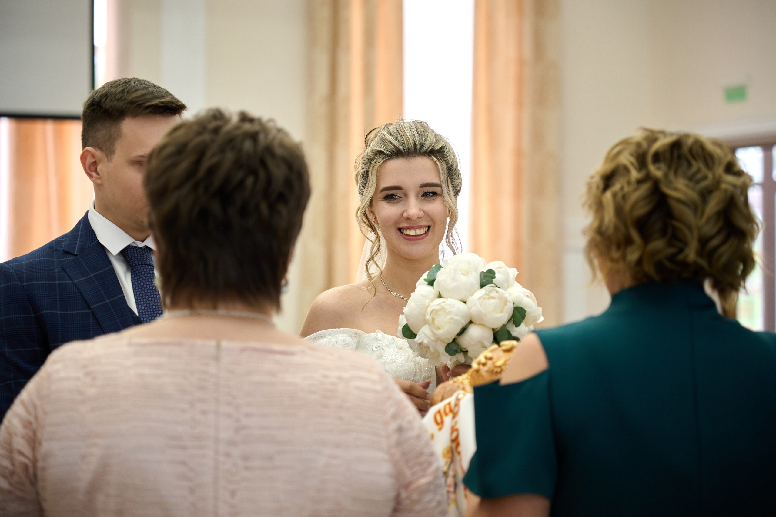 Свадебная фотосессия в Старом Осколе и Губкине. Профессиональный фотограф Старый Оскол, Губкин — свадьба, венчание, крещение, юбилей и день рождения