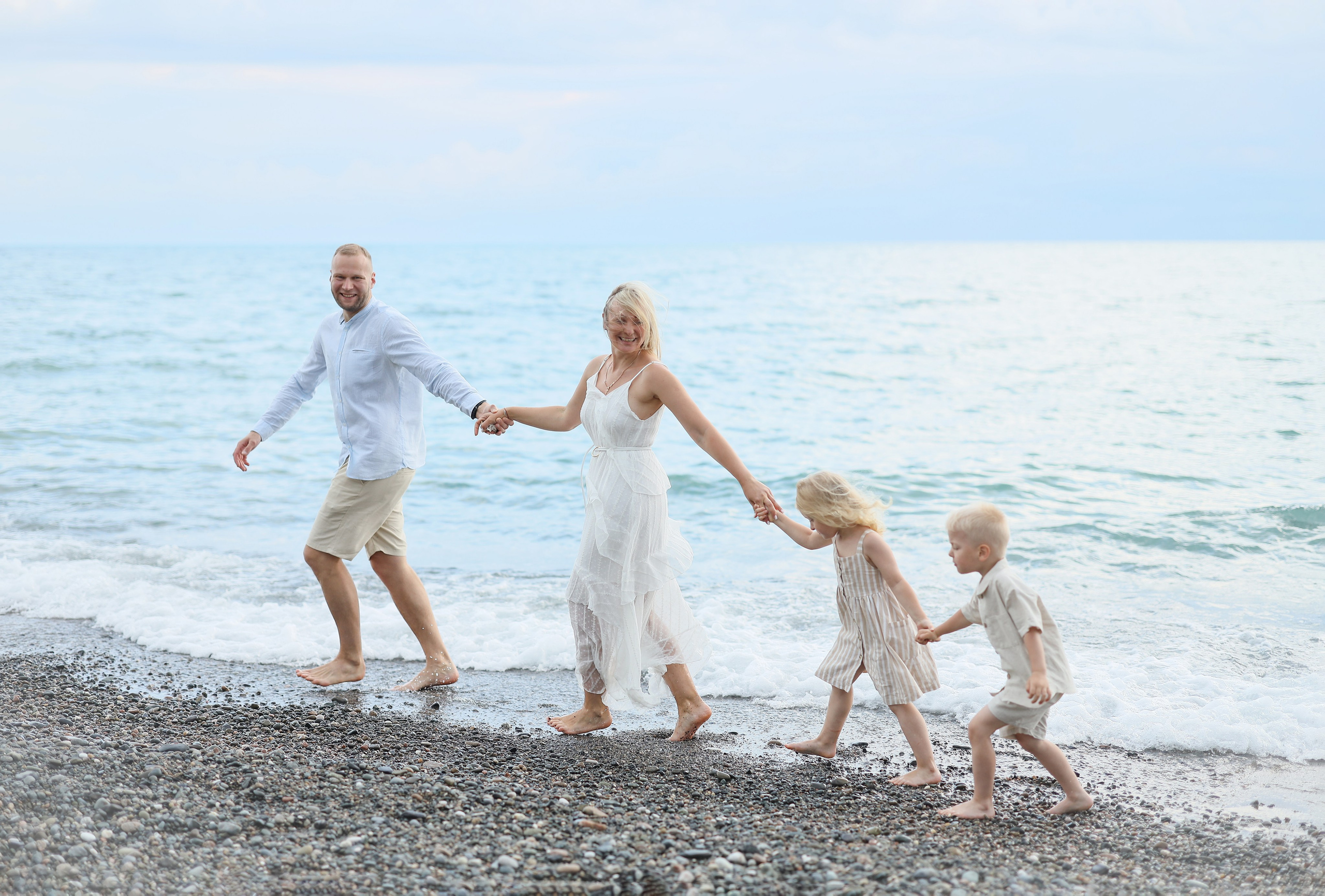 Семейная фотосессия на пляже Келасур, Сухум, Абхазия. Свадебный и семейный фотограф в Абхазии Жанна Соснина
