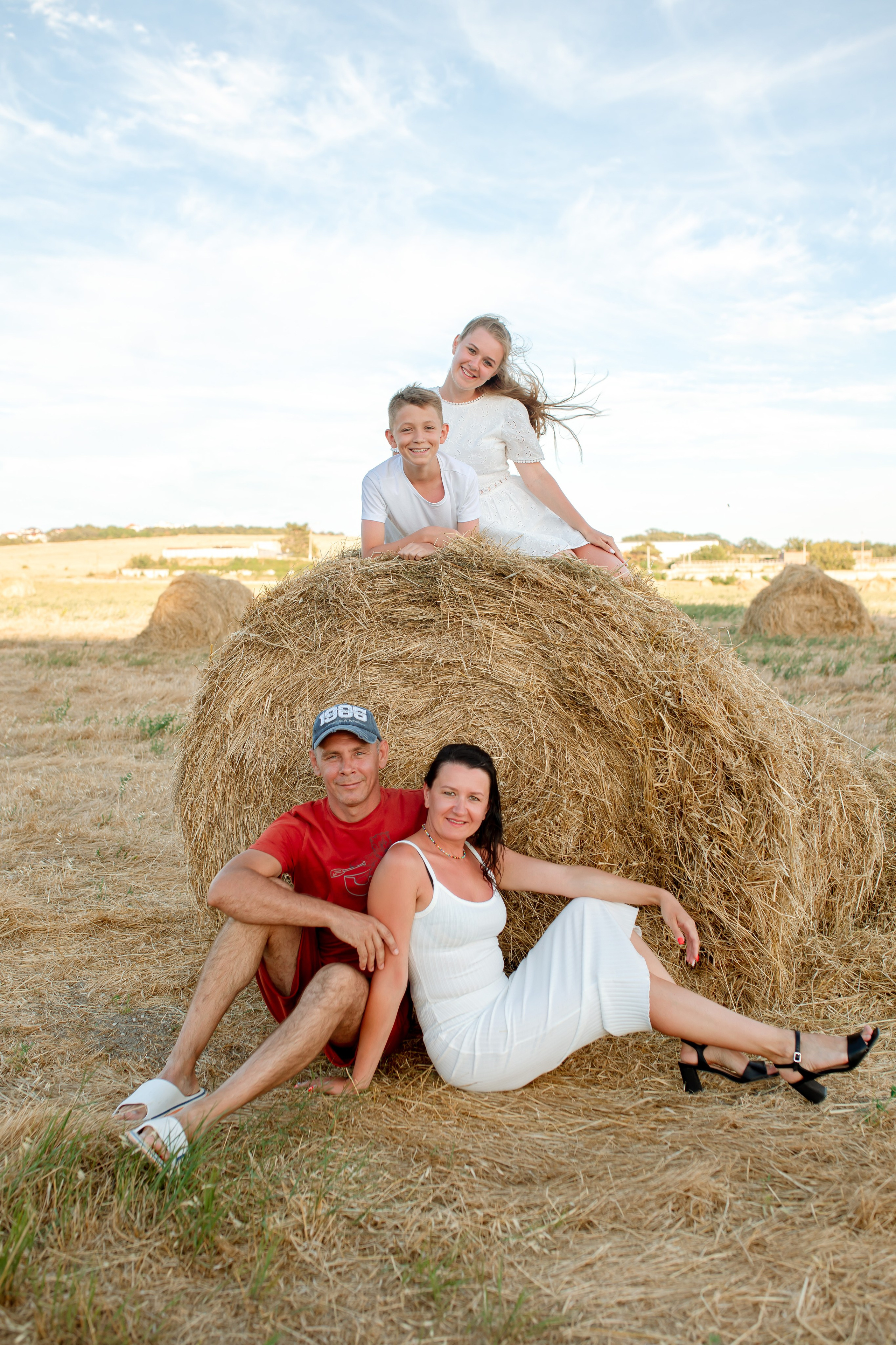 Арина, Олеся, Игорь и Тимофей. Фотограф в Геленджике, Архипо-Осиповке, Абрау-Дюрсо, Кринице Виктория