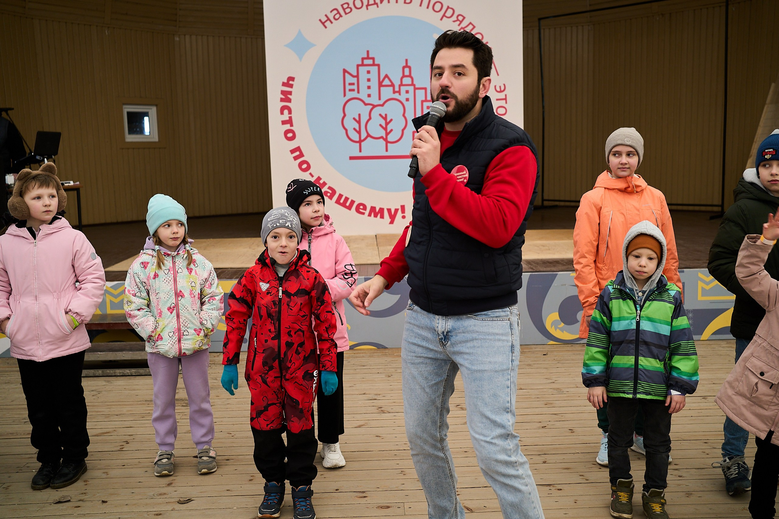 Субботник у Управления делами Мэра и Правительства Москвы. Фотограф и Видеограф в Москве. Олег Корушев