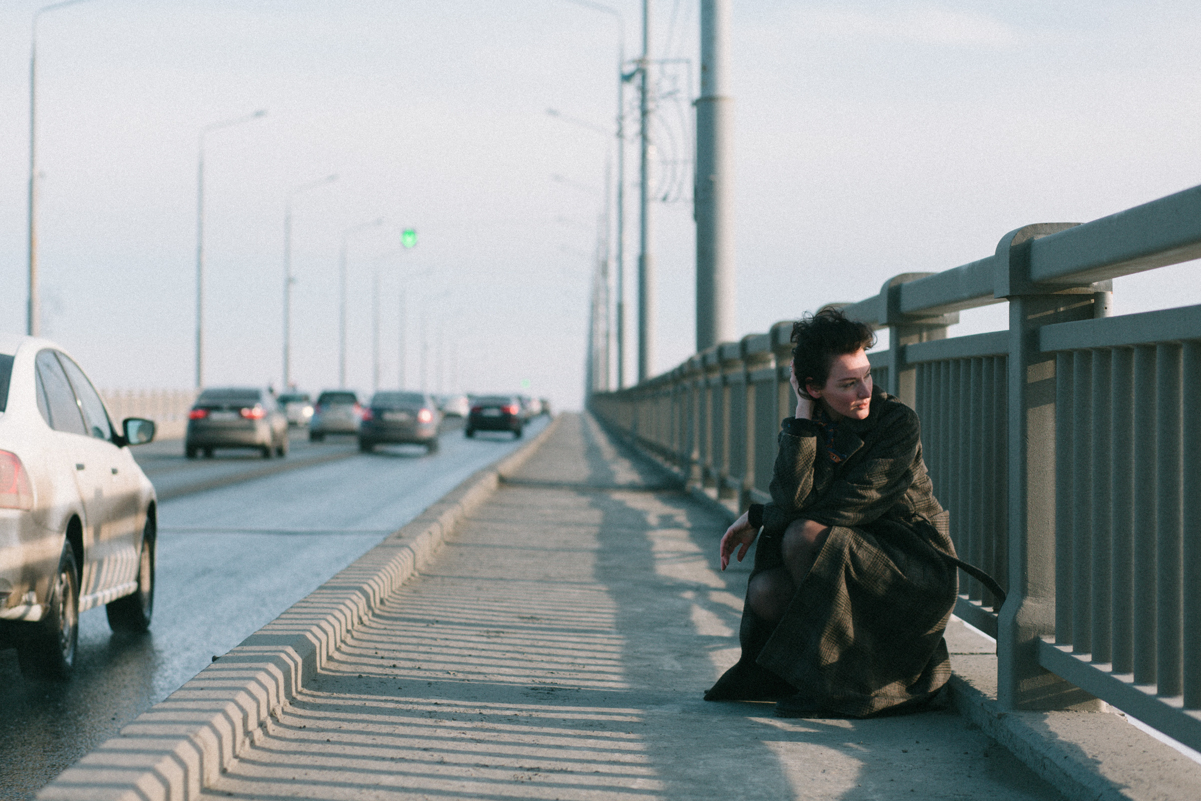 Фотосессия на льду, девушка в пальто, фотосессия кудрявой девушки. Фотограф Лера Макфлай в Саратове и Красной Поляне (Сочи)