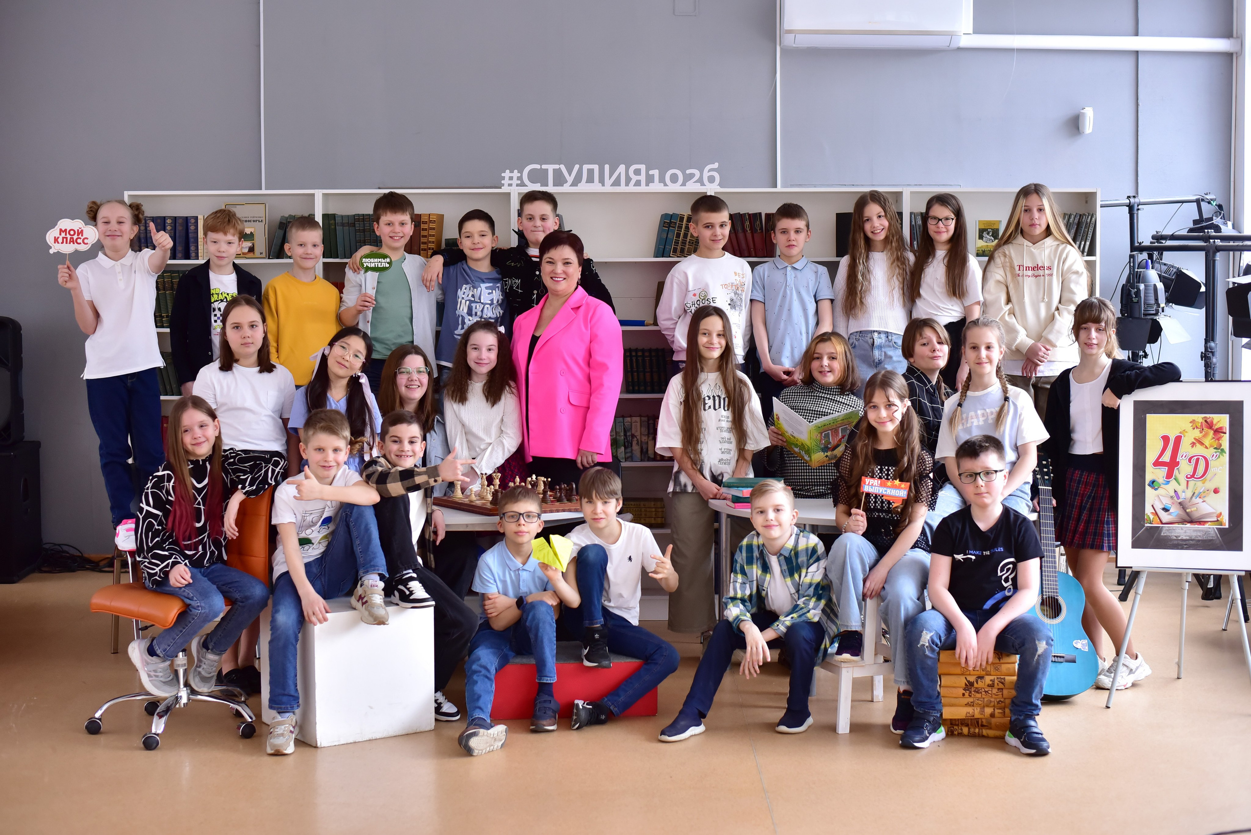 Фотоальбомы для средней и младшей школы. Стильные выпускные альбомы, детские фотосессии, сюжетные фотографии