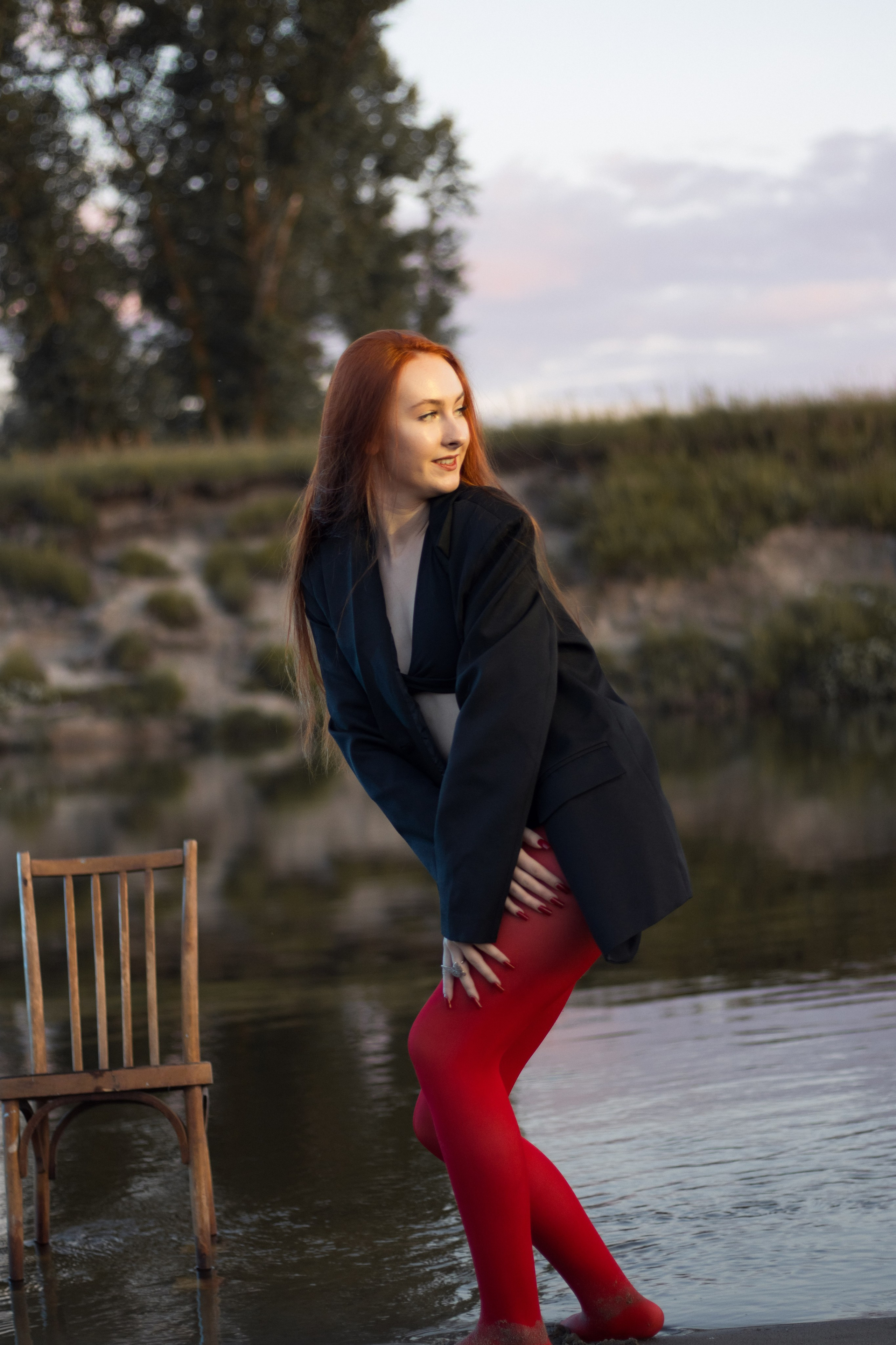 Красные колготки и чёрный пиджак. Индивидуальный фотограф. Саров, Нижний Новгород