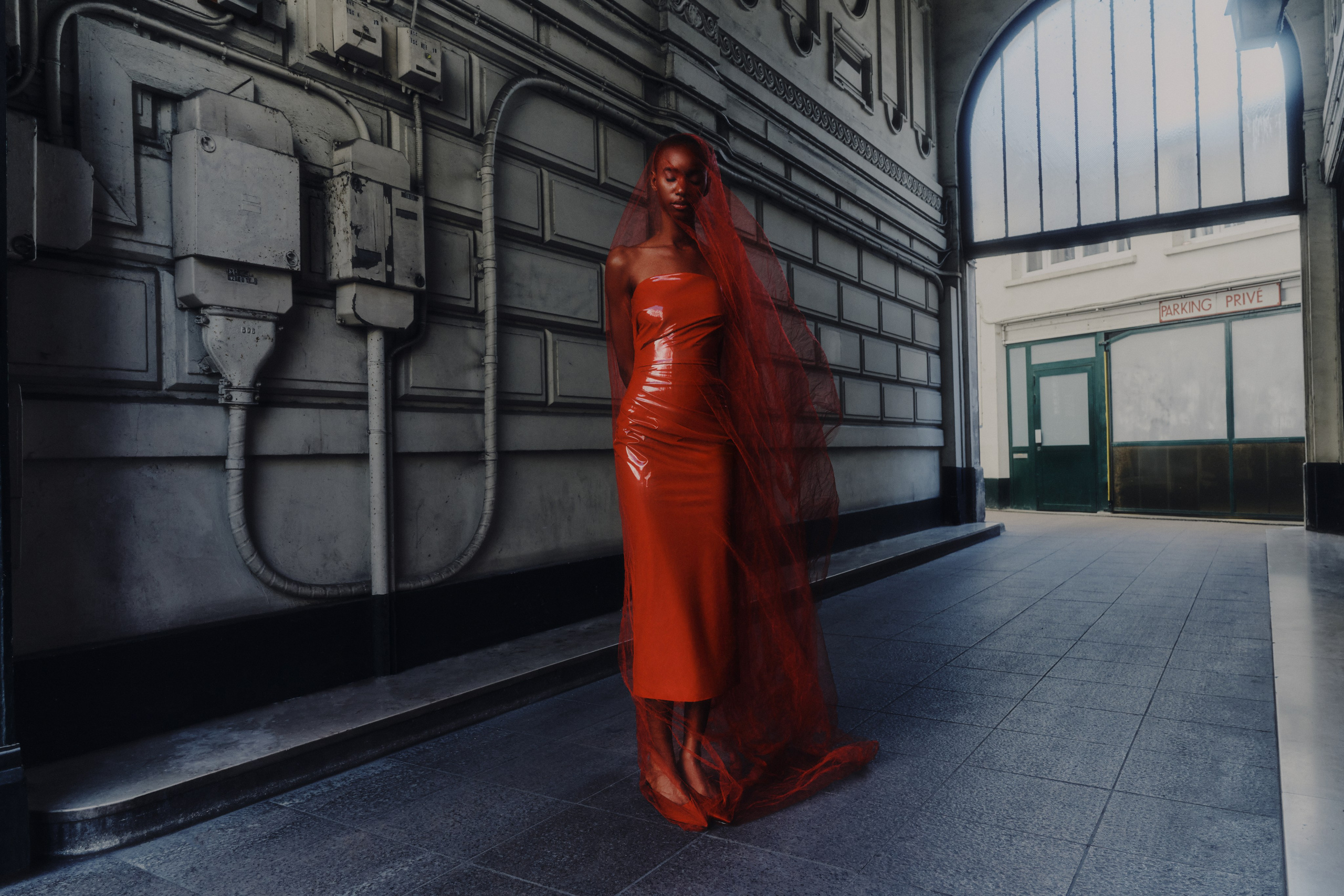 The YUNG magazine. Retoucher