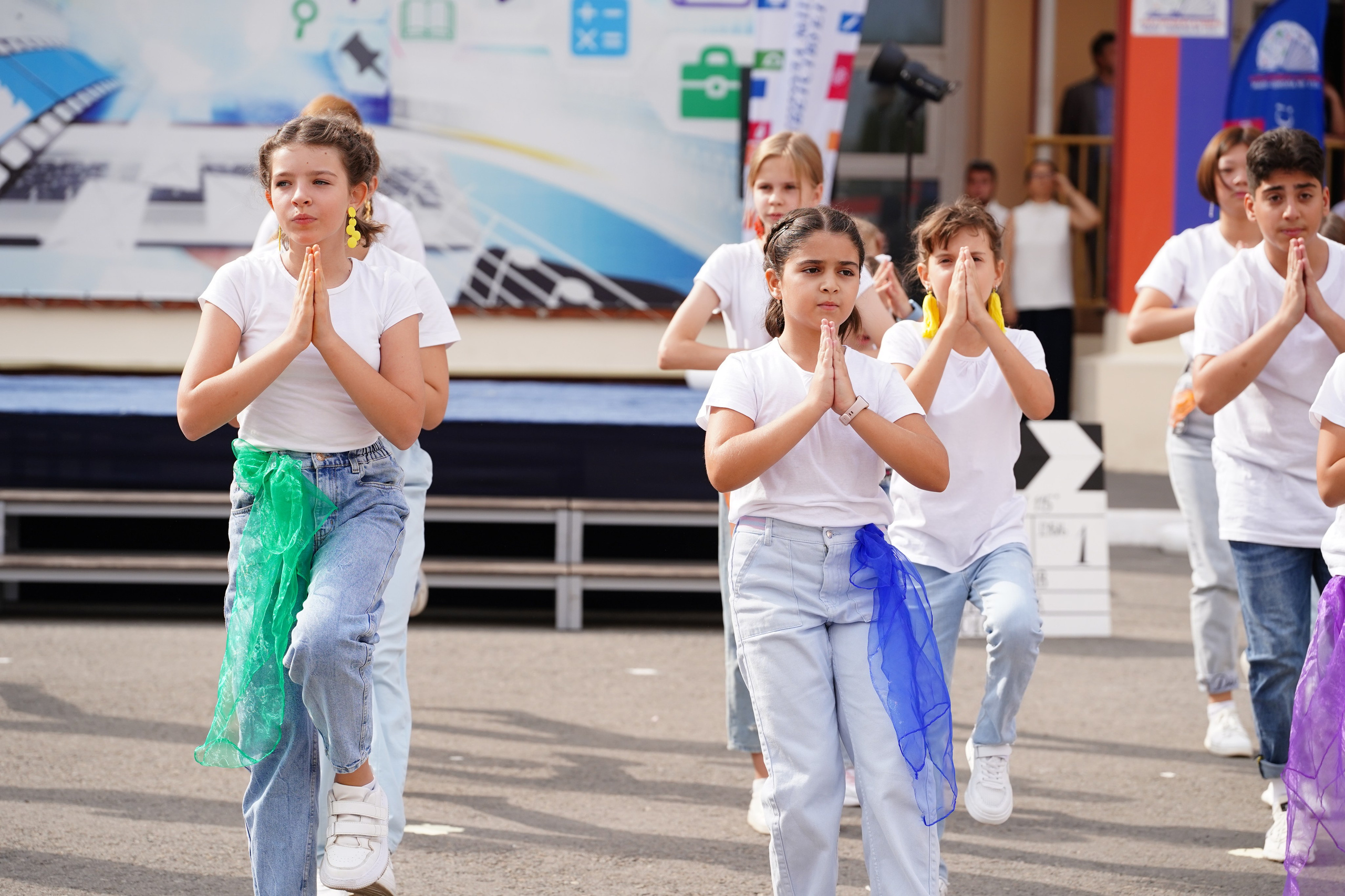 1 сентября Линейка. MEMENTO.Выпускные альбомы, школьные, юбилейные и другие книги. Ростов-на-Дону