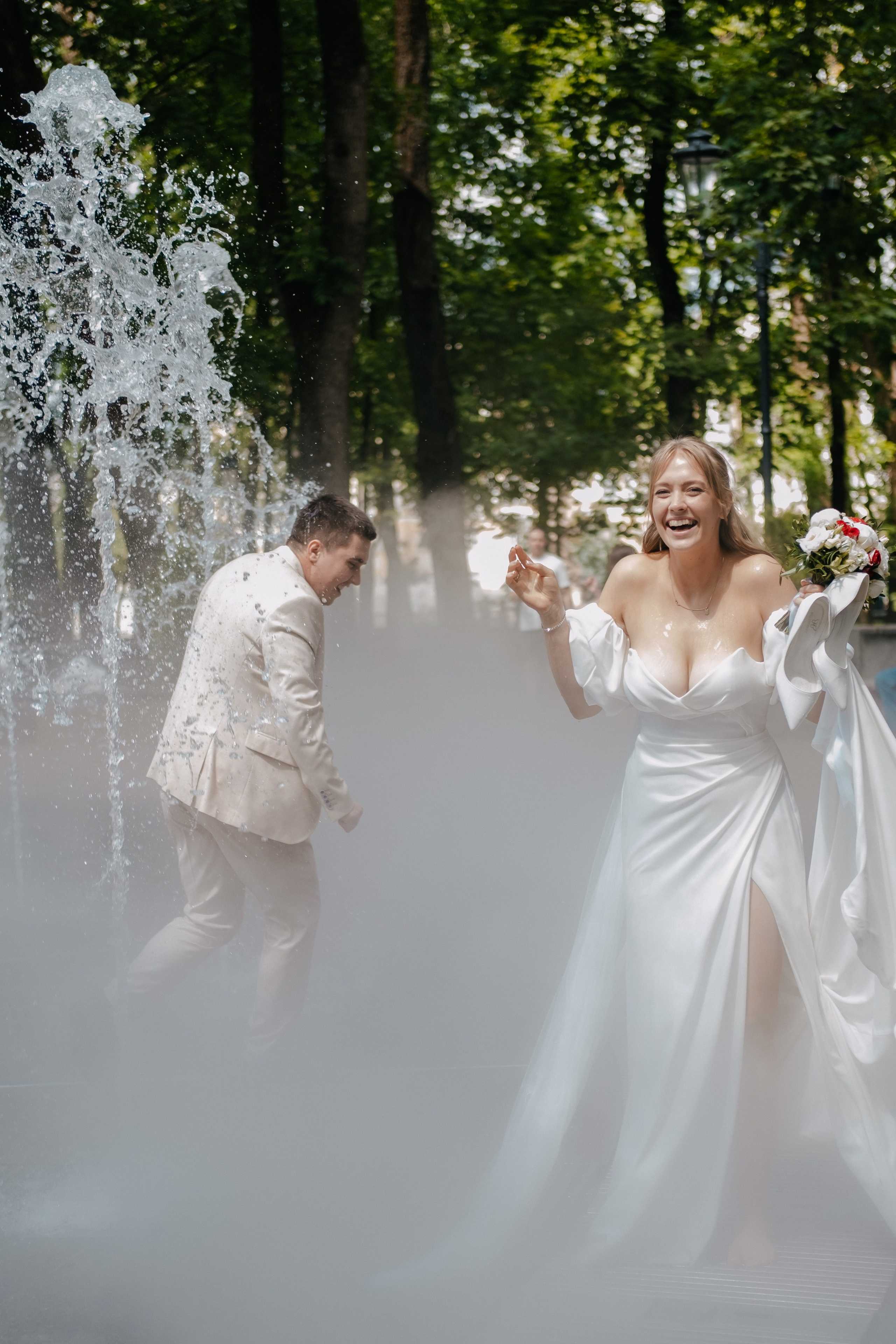 Побежали через фонтан?. Фотограф Москва, Смоленск