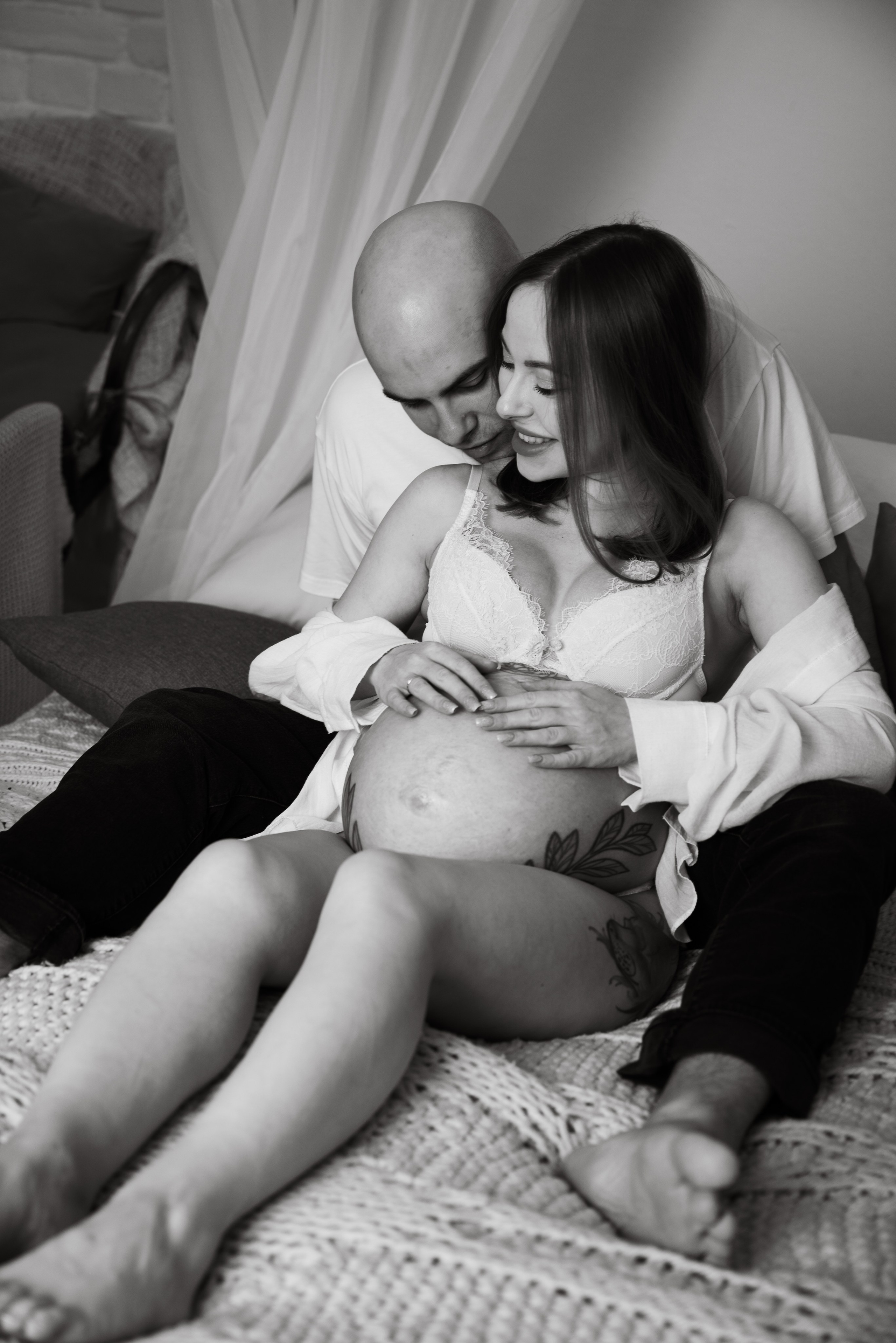 Беременность в студии Location. Фотограф Ксения Огородова портфолио