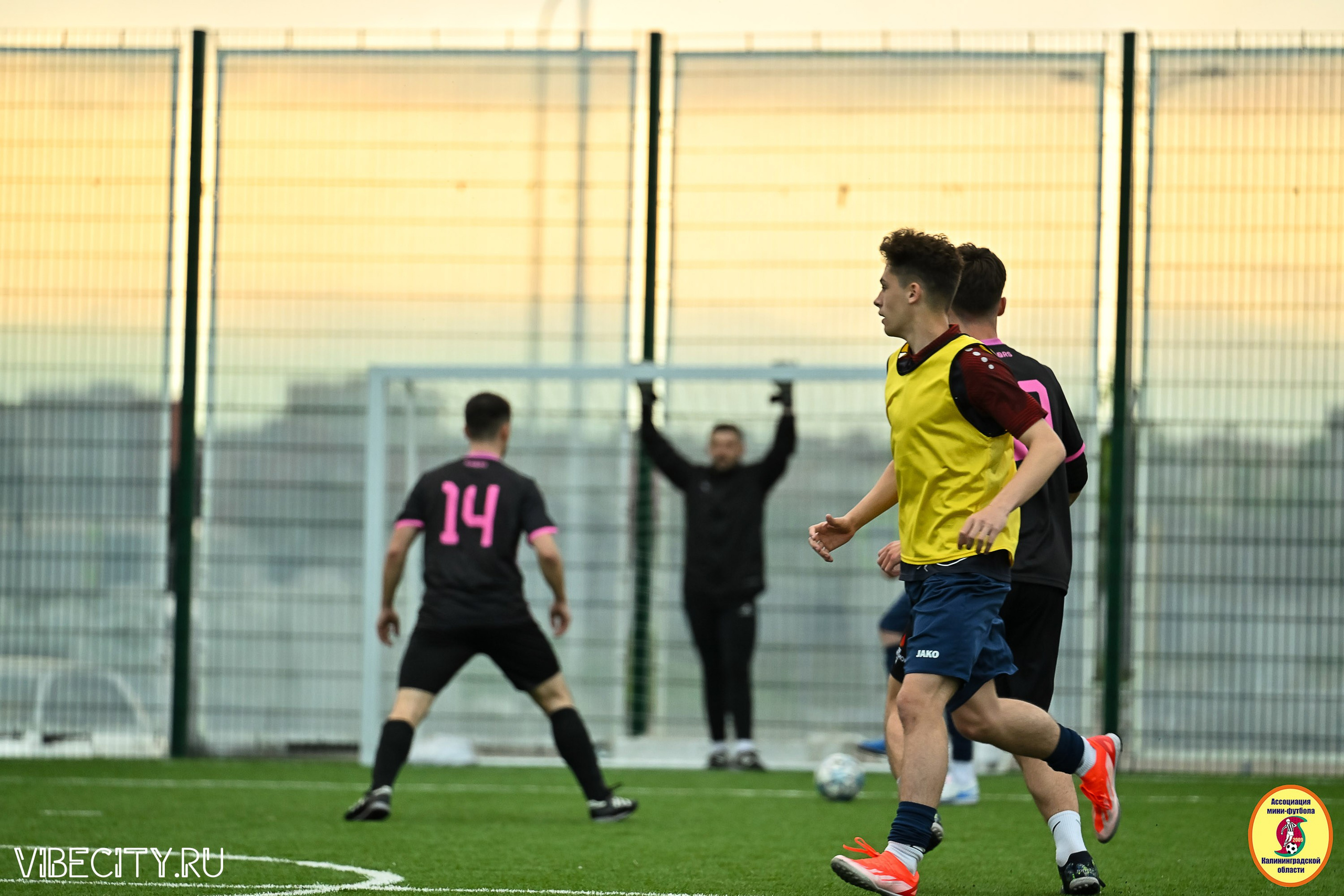 ИГРЫ МИНИ-ФУТБОЛЬНОЙ ЛИГИ. VIBECITY.RU Вайб Сити Ру Фоторепортажи Фотоотчеты Калининград