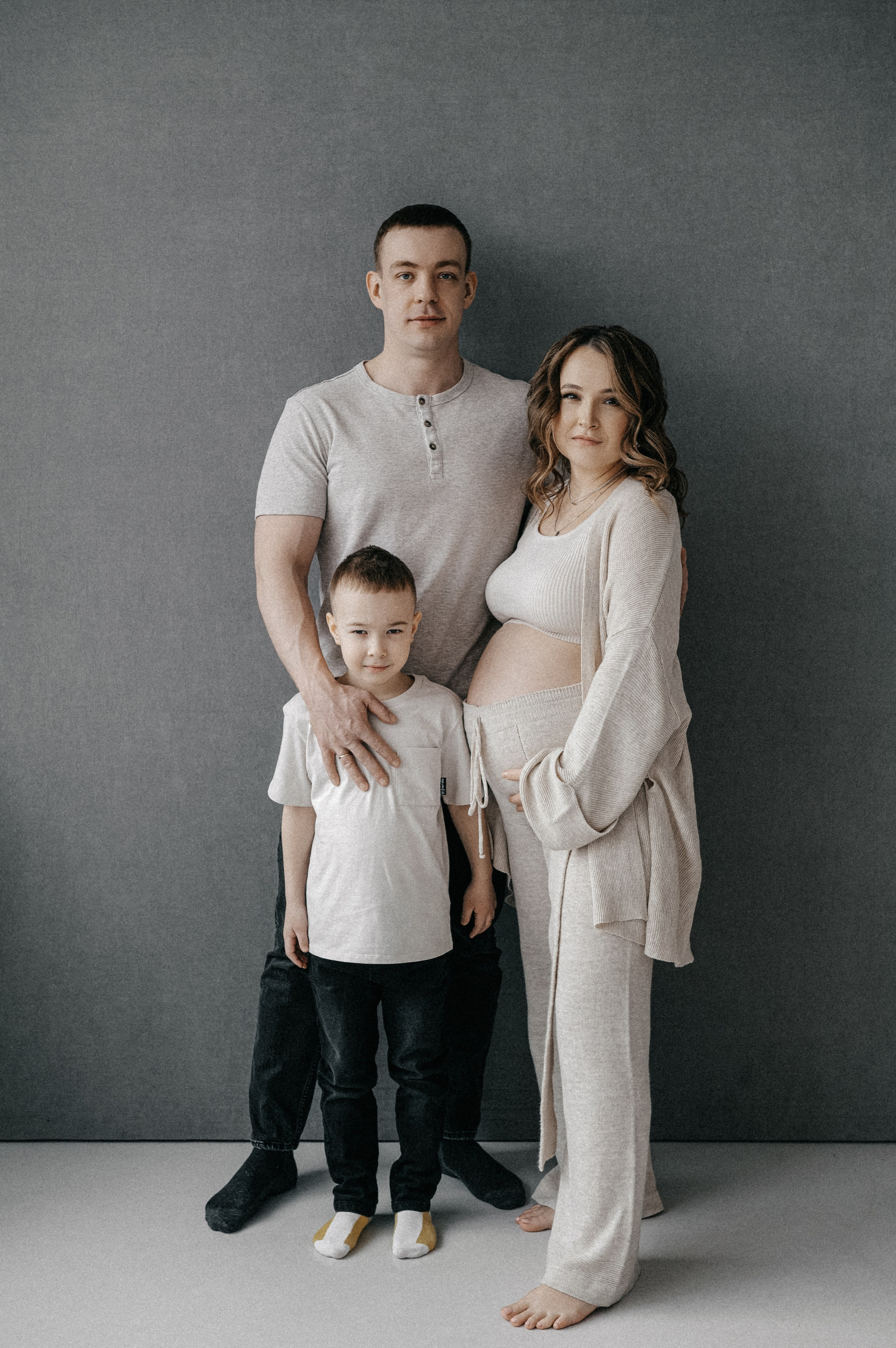 Семейная фотосессия беременности для Альбины в фотостудии Space noir art. Свадебный и семейный фотограф Виктория Носачёва. Щелково, Москва и МО